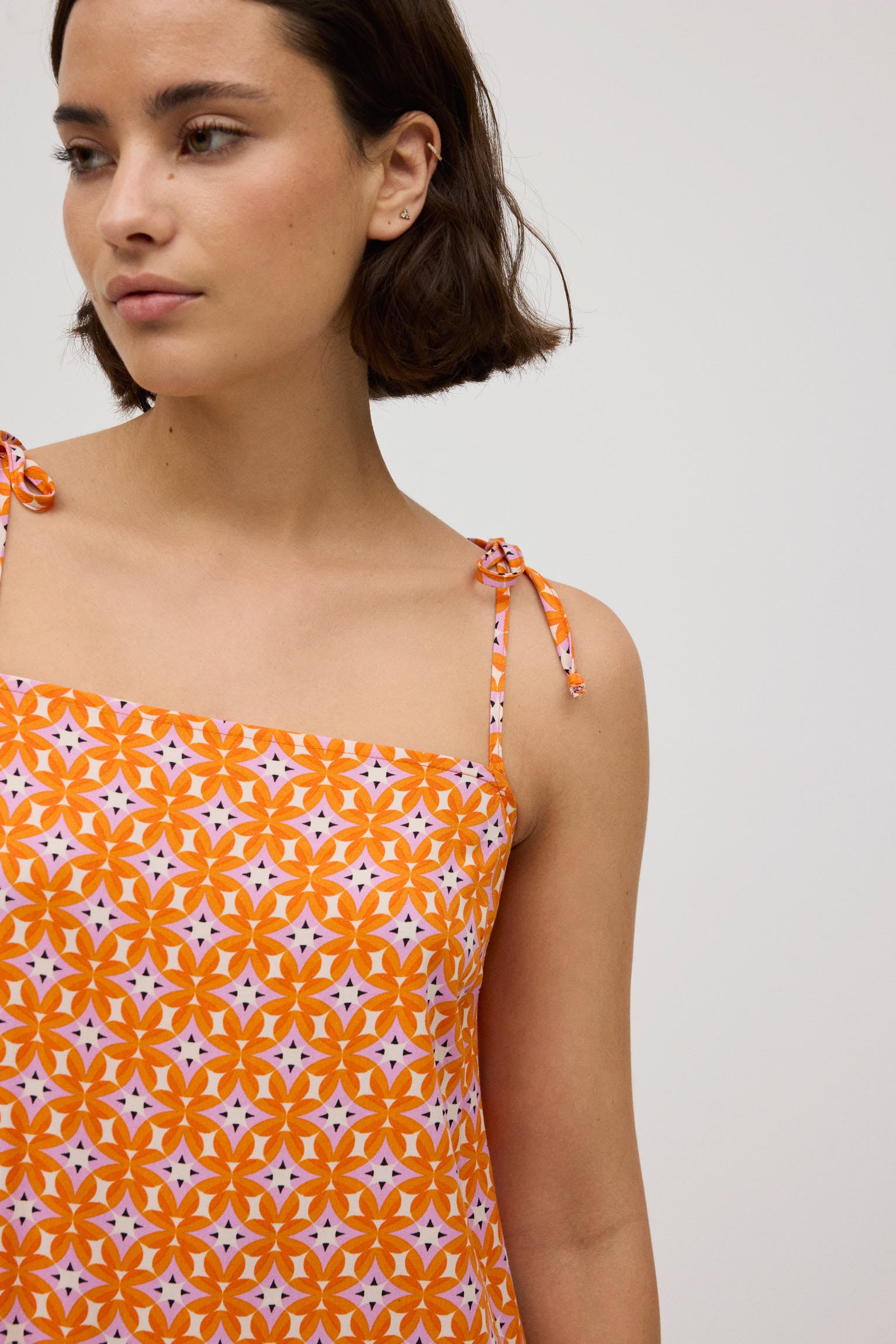 Vestido corto tirantes anudados estampado geométrico - Ysabel Mora