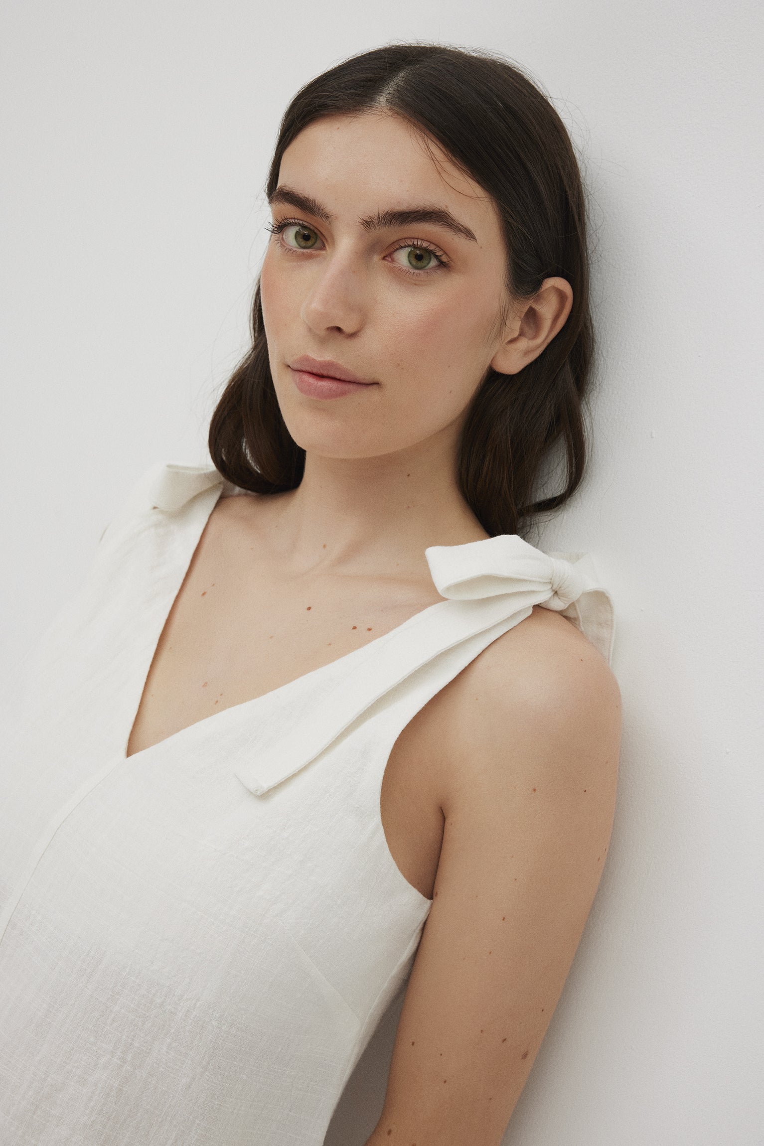 Vestido corto algodón tirantes anudados blanco