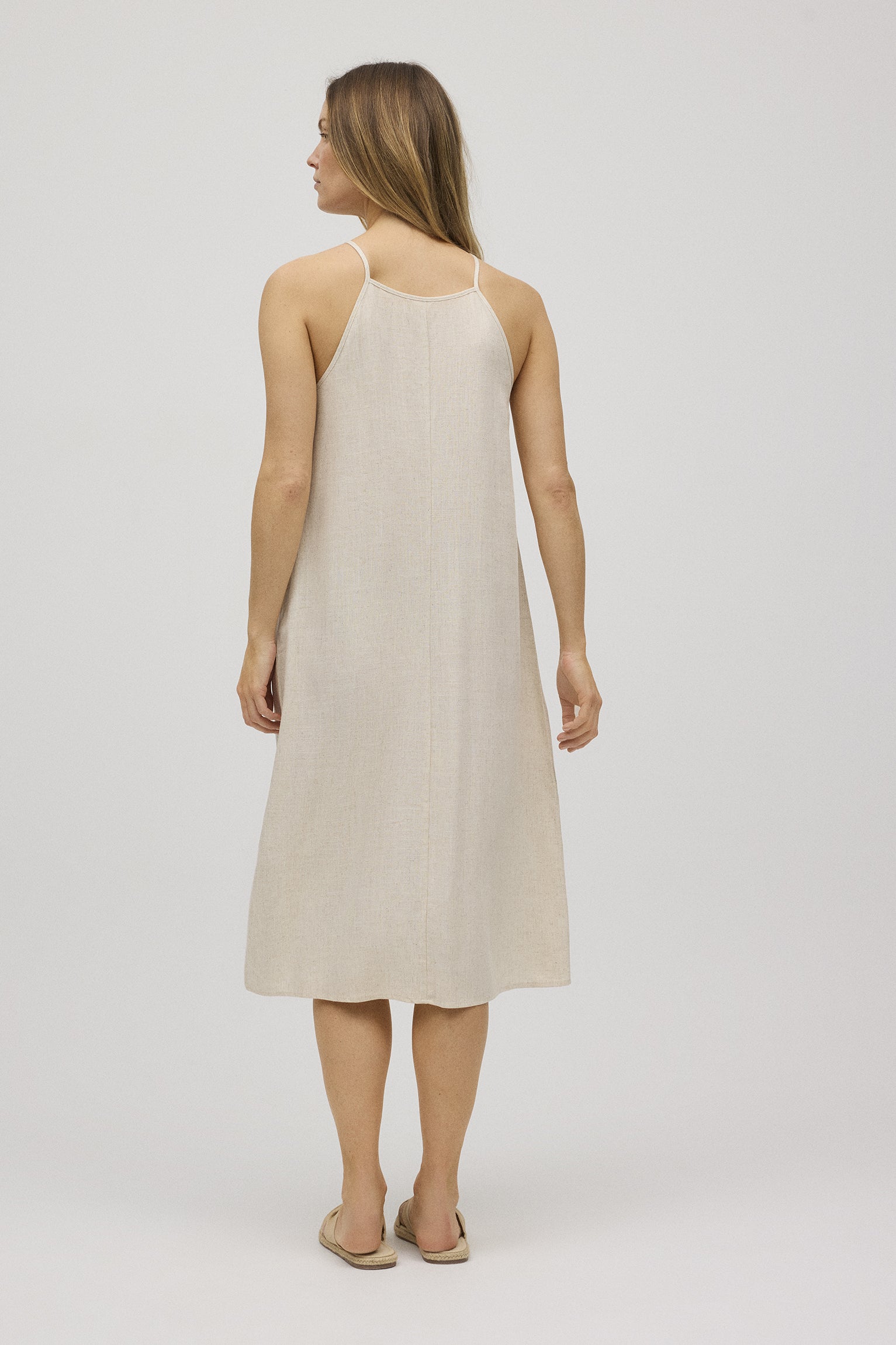 Vestido midi recto con lino