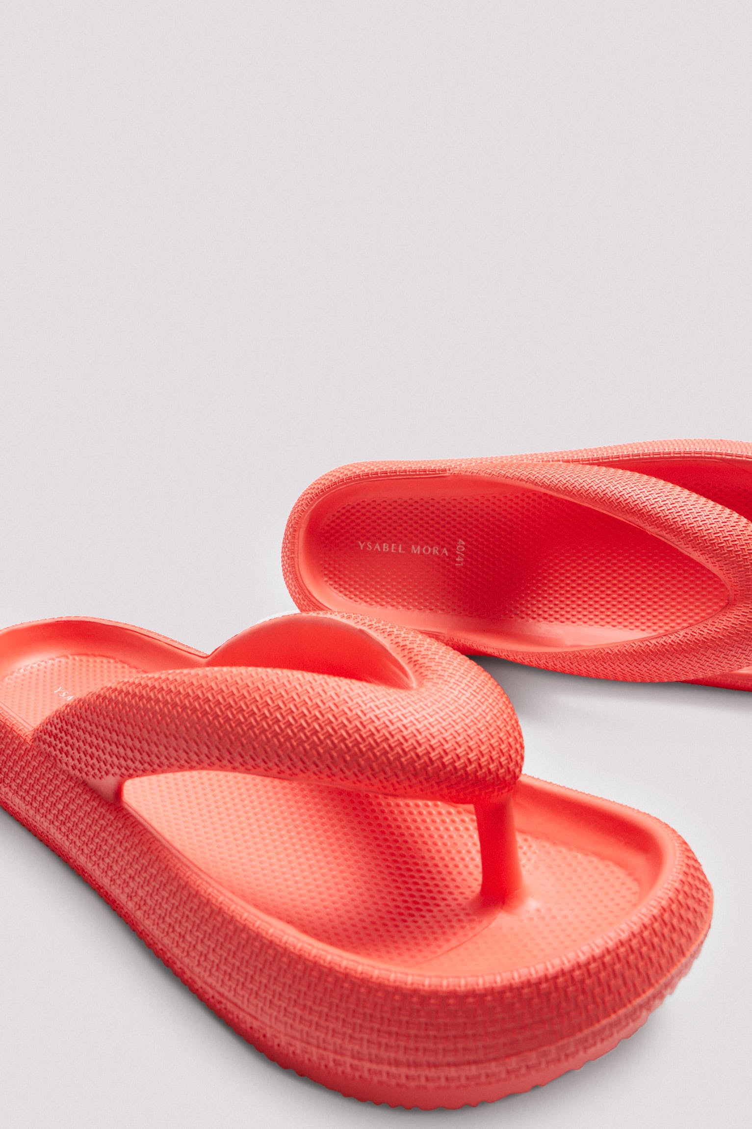 86195-6-chanclas-mujer-ysabel-mora-coral