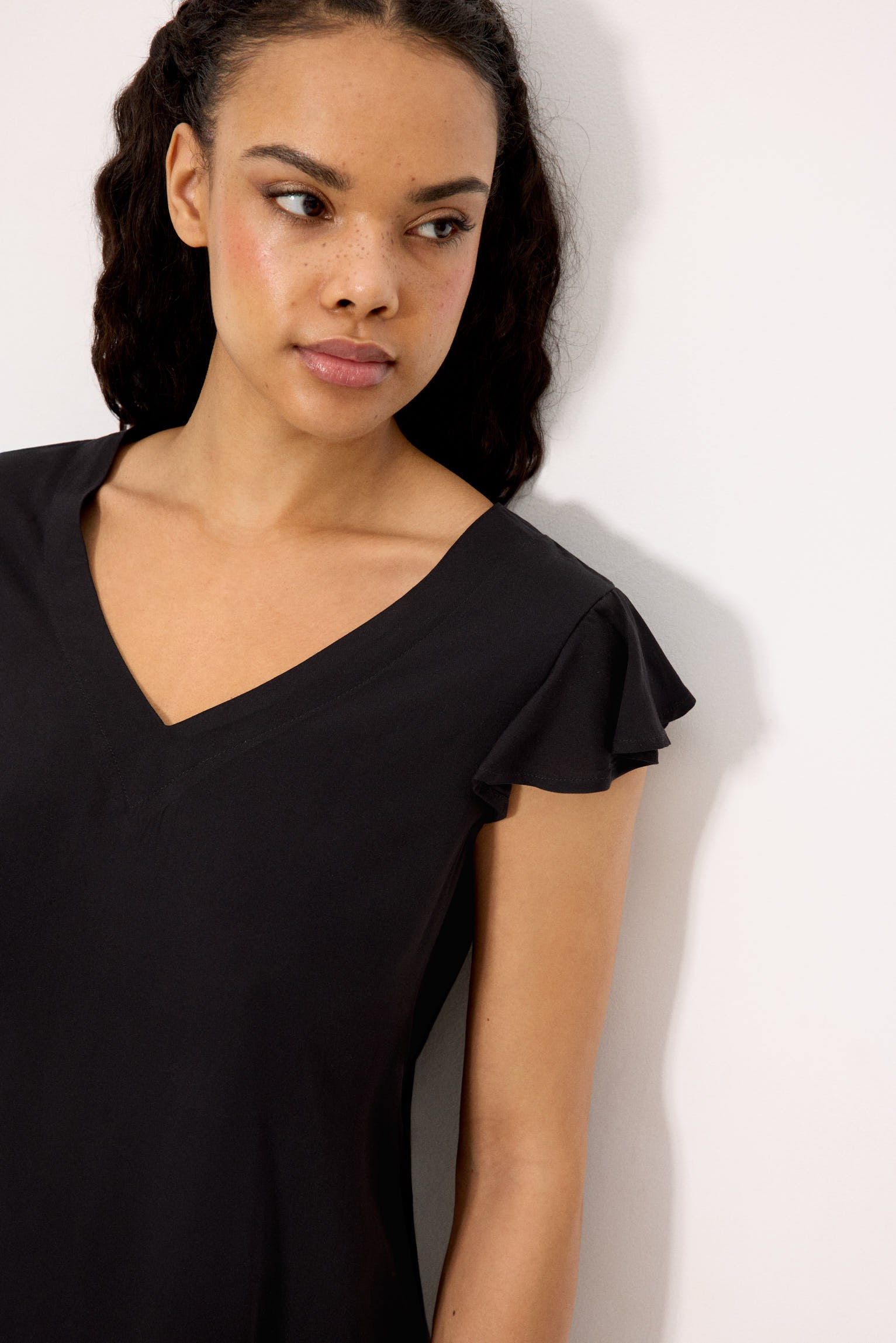 86279-vestido-mujer-verano-corto-cuello-en-v-negro