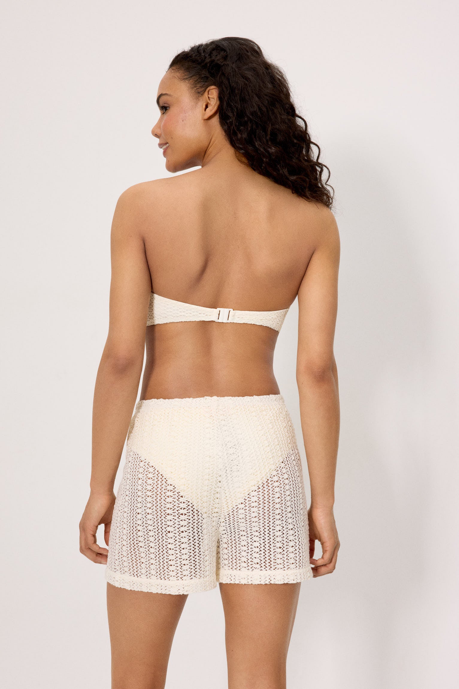 86282-pantalon-corto-calado-marfil-verano