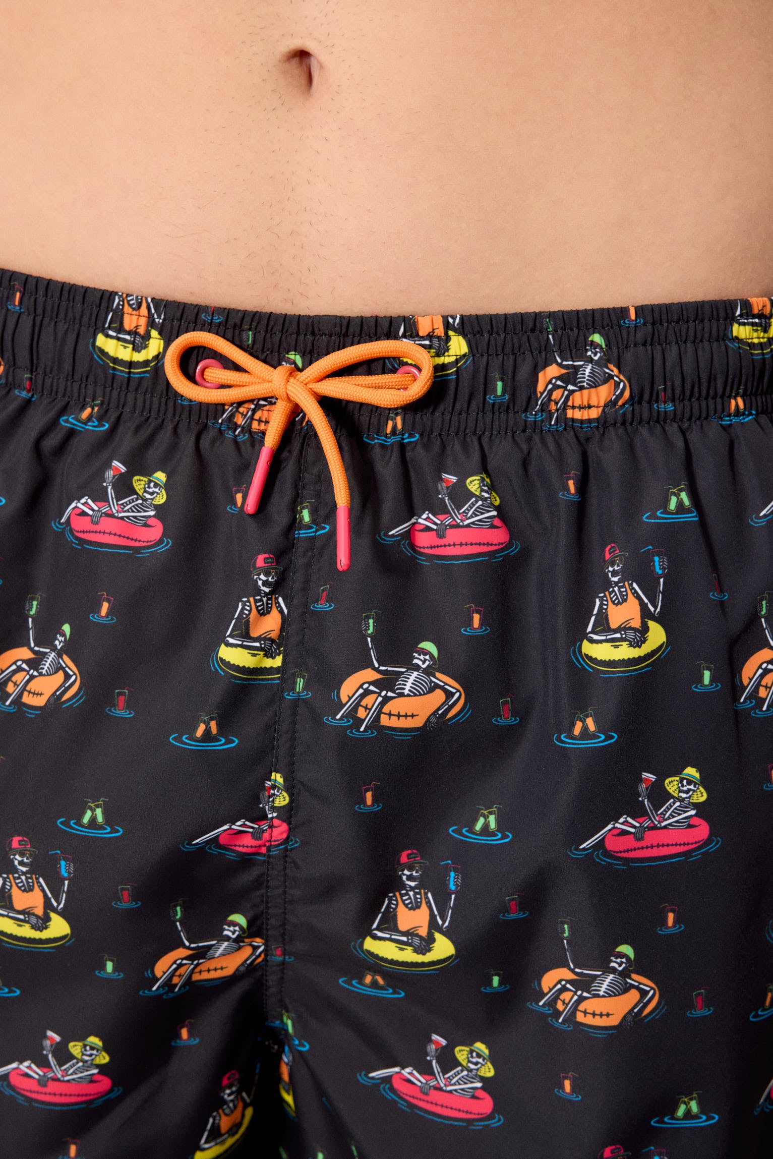 Bañador medio estampado calaveras multicolor Sockarrats