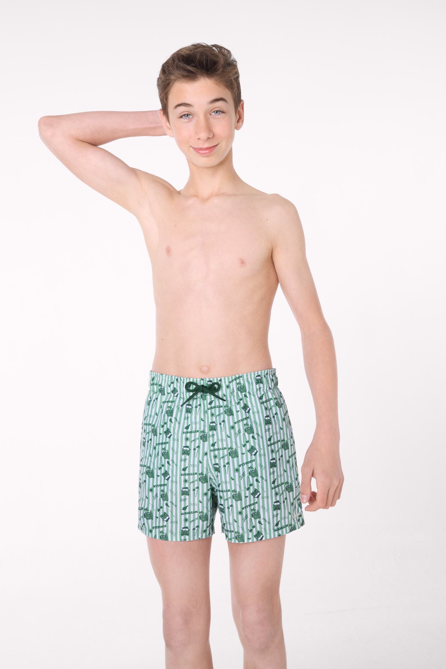 Bañador juvenil corto estampado rayas y motivos veraniegos verde - Ysabel Mora