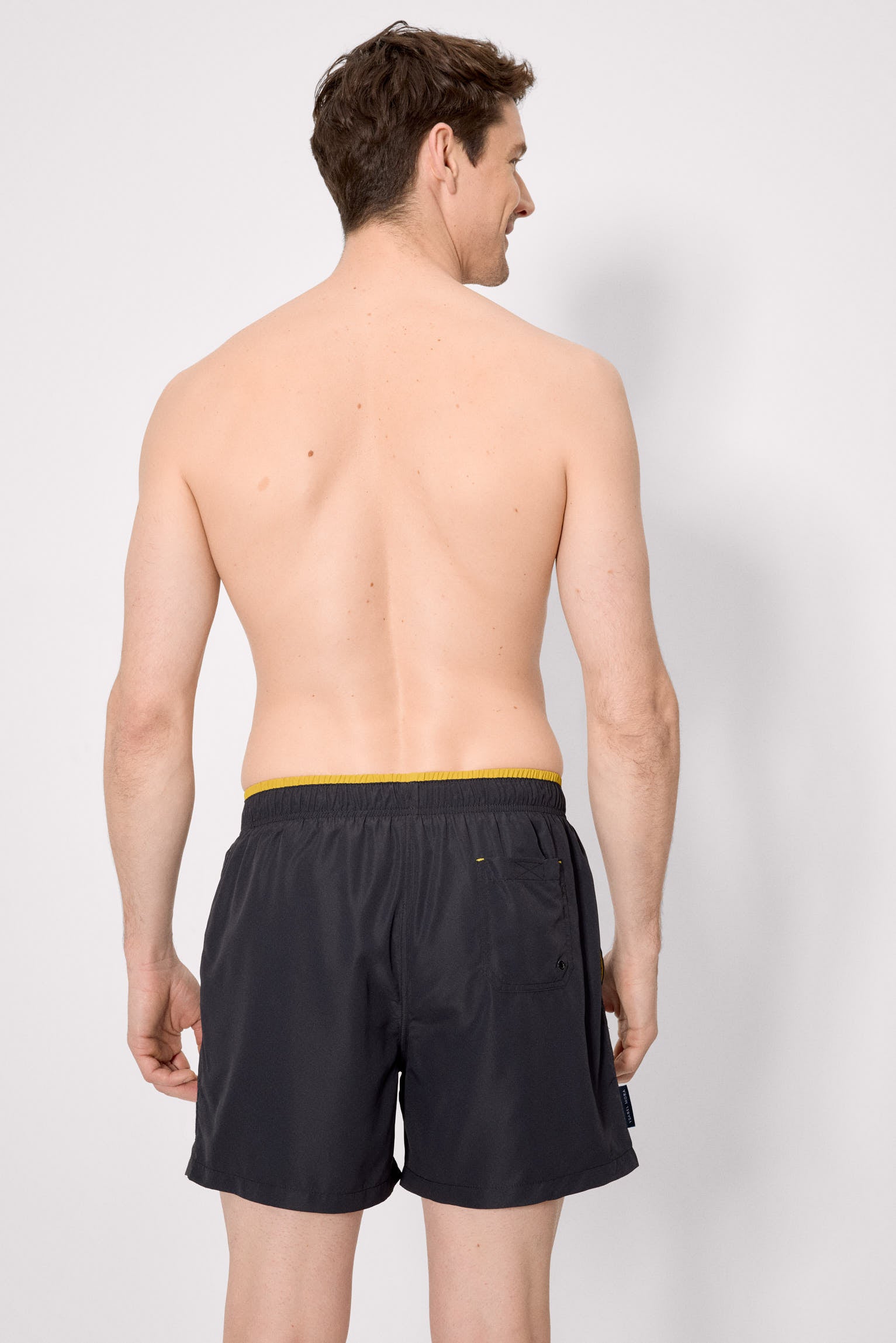 Bañador medio detalle cintura negro