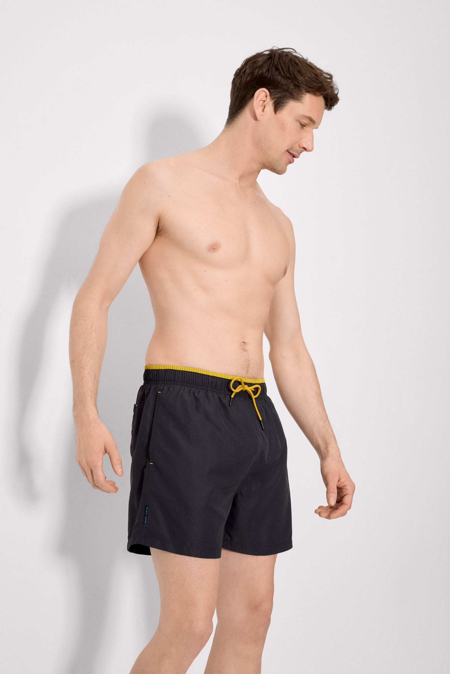 Bañador medio detalle cintura negro