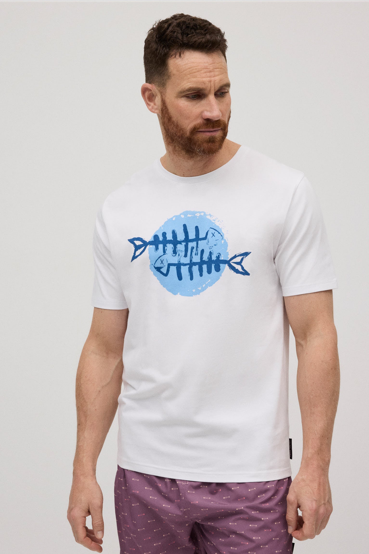 90508-camiseta-manga-corta-estampada-raspas-blanco-005