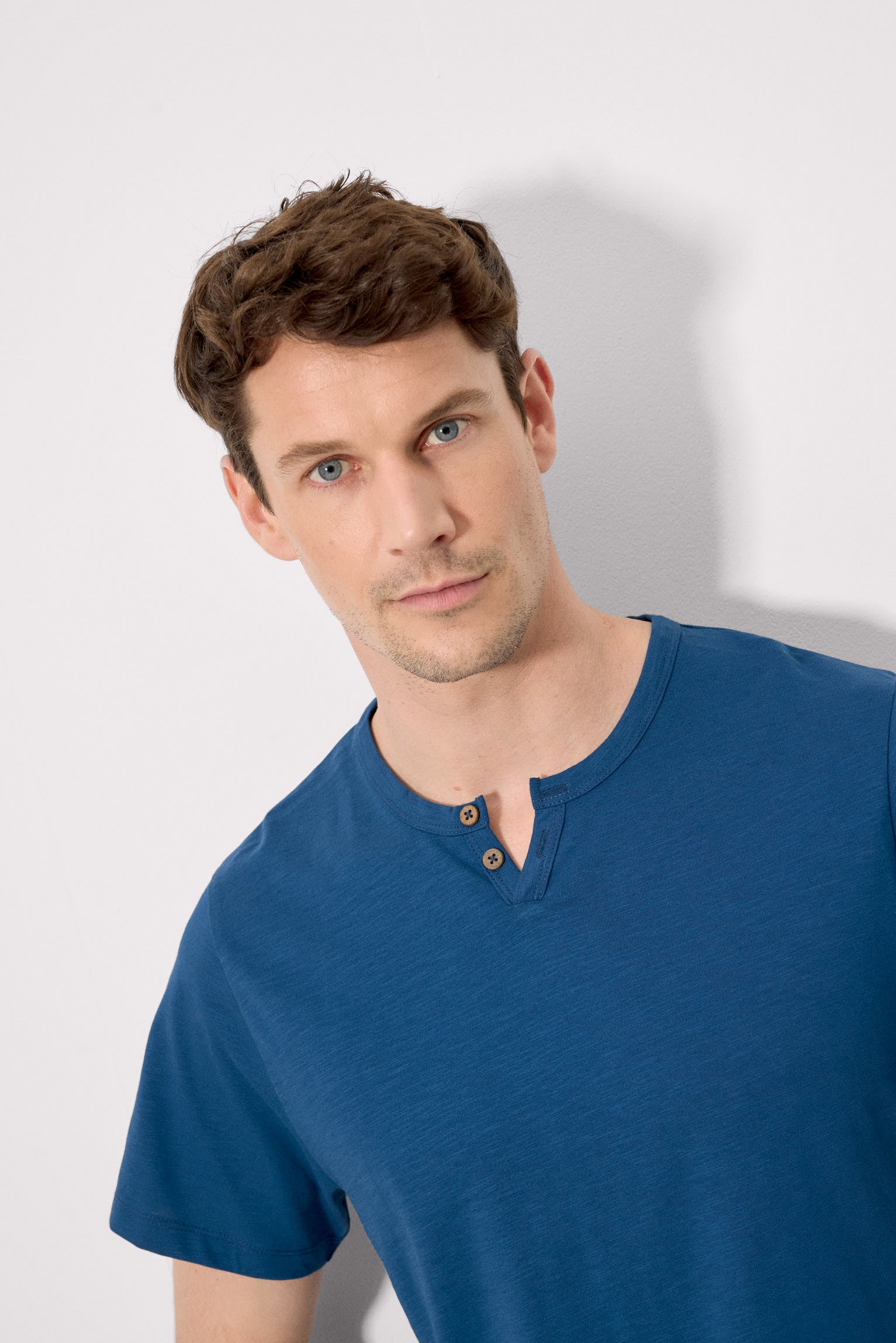 Camiseta manga corta básica cuello panadero azul