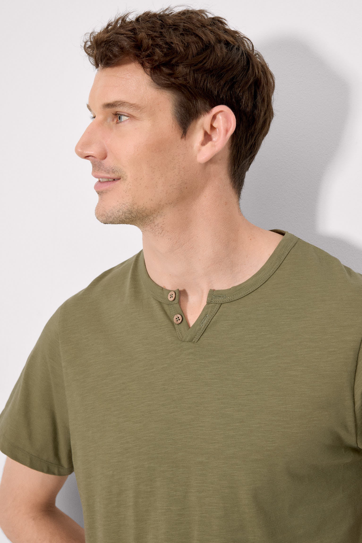 Camiseta manga corta básica cuello panadero verde