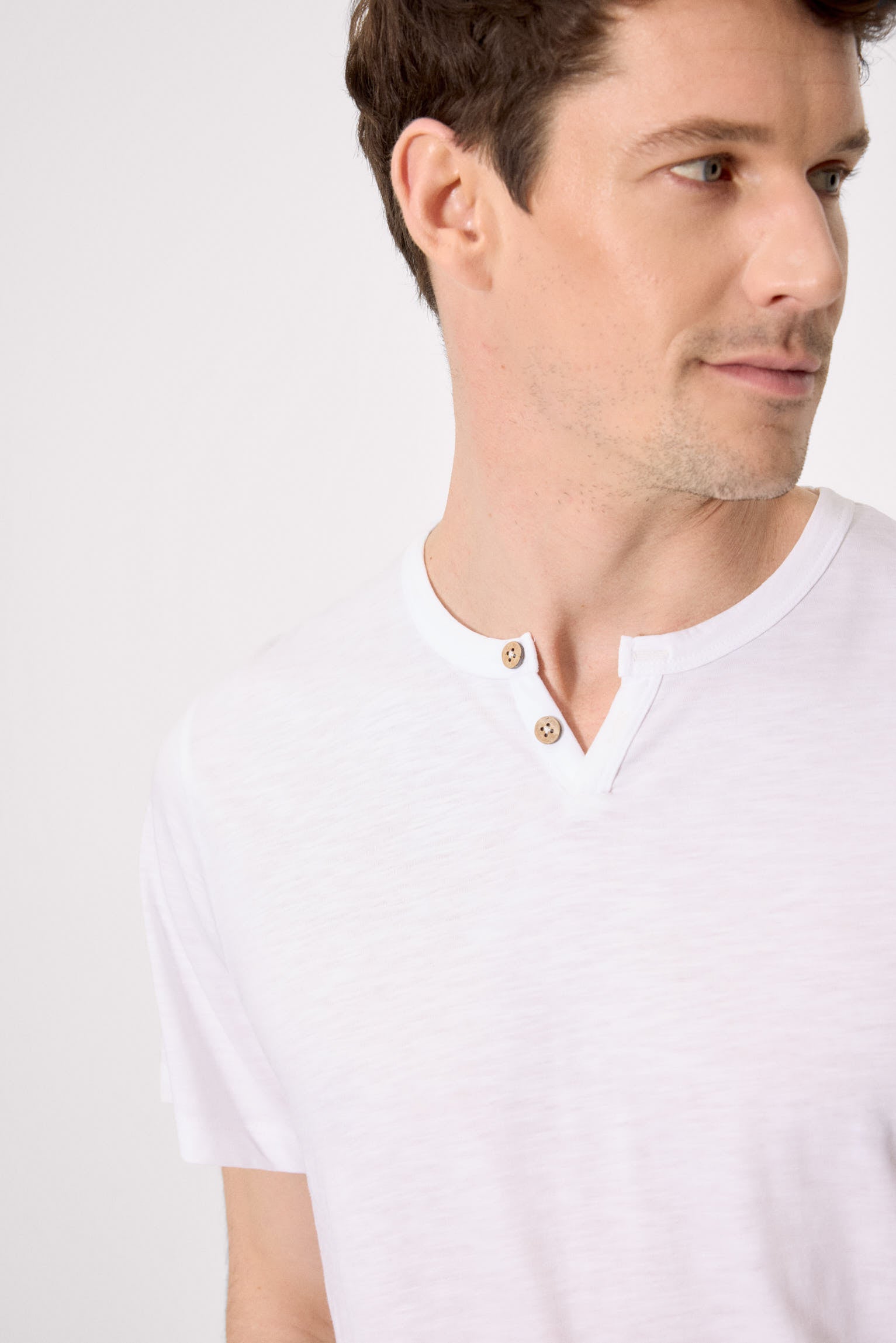 Camiseta manga corta básica cuello panadero blanco