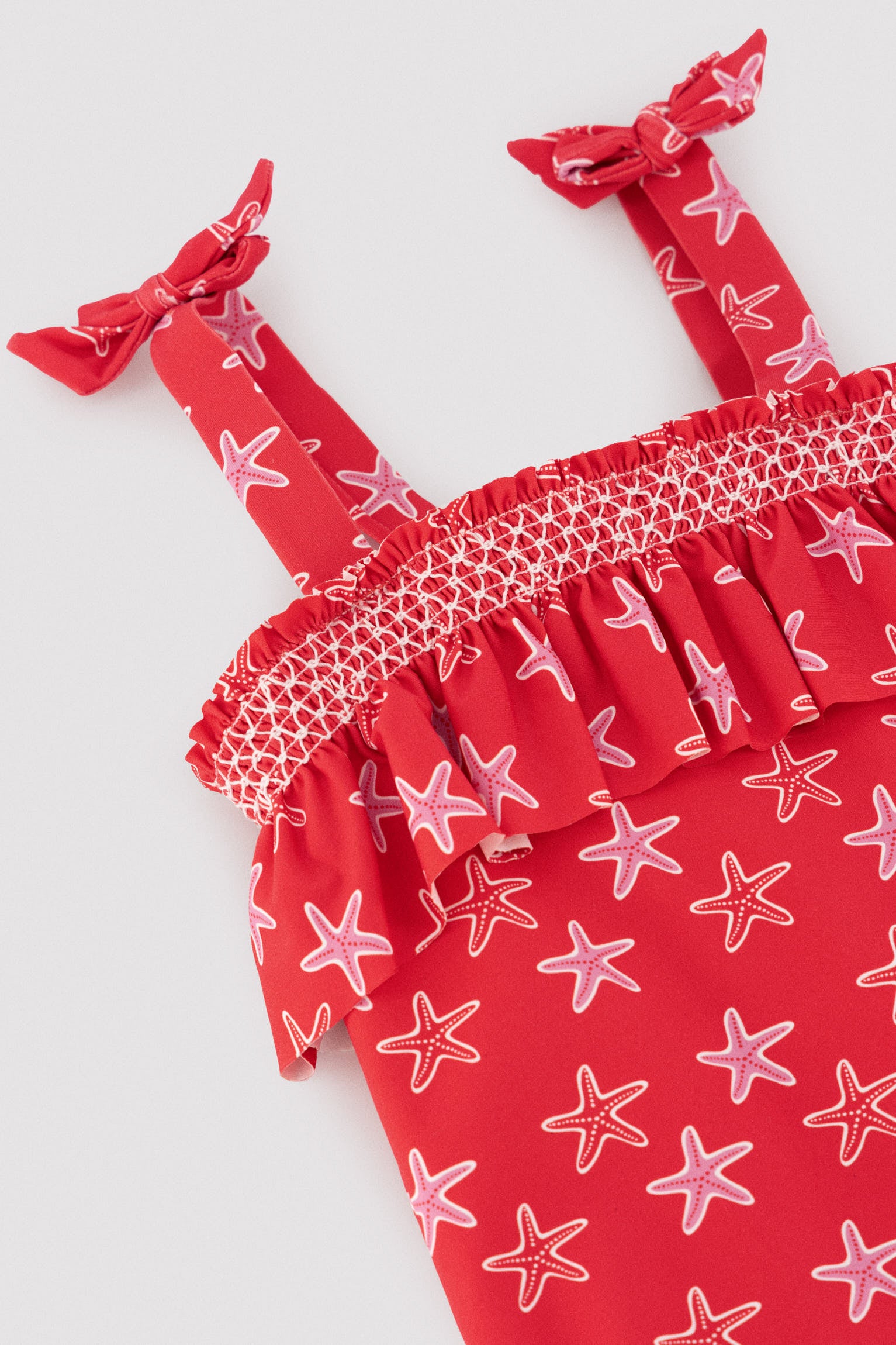 Bañador niña detalle volante estampado estrellas marinas - Ysabel Mora