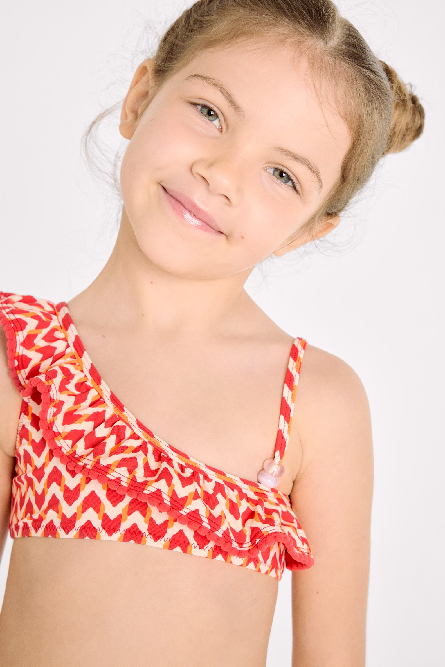 Bikini niña asimétrico detalle volante estampado étnico