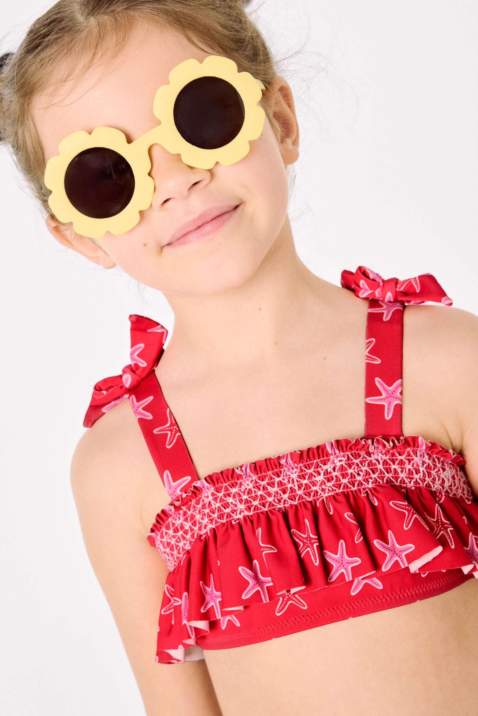 Bikini niña detalles volantes y nido de abeja estampado estrellas marinas