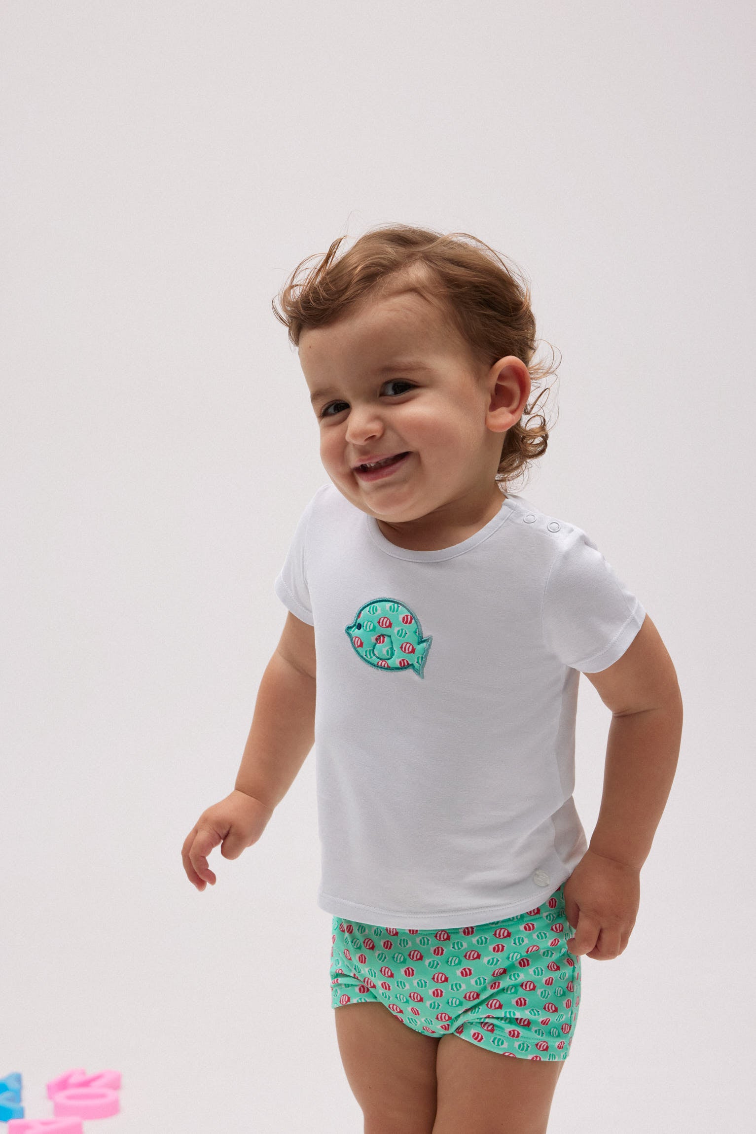 97075-6-set-camiseta-boxer-estampado-peces-nino-ysabel-mora-multicolor