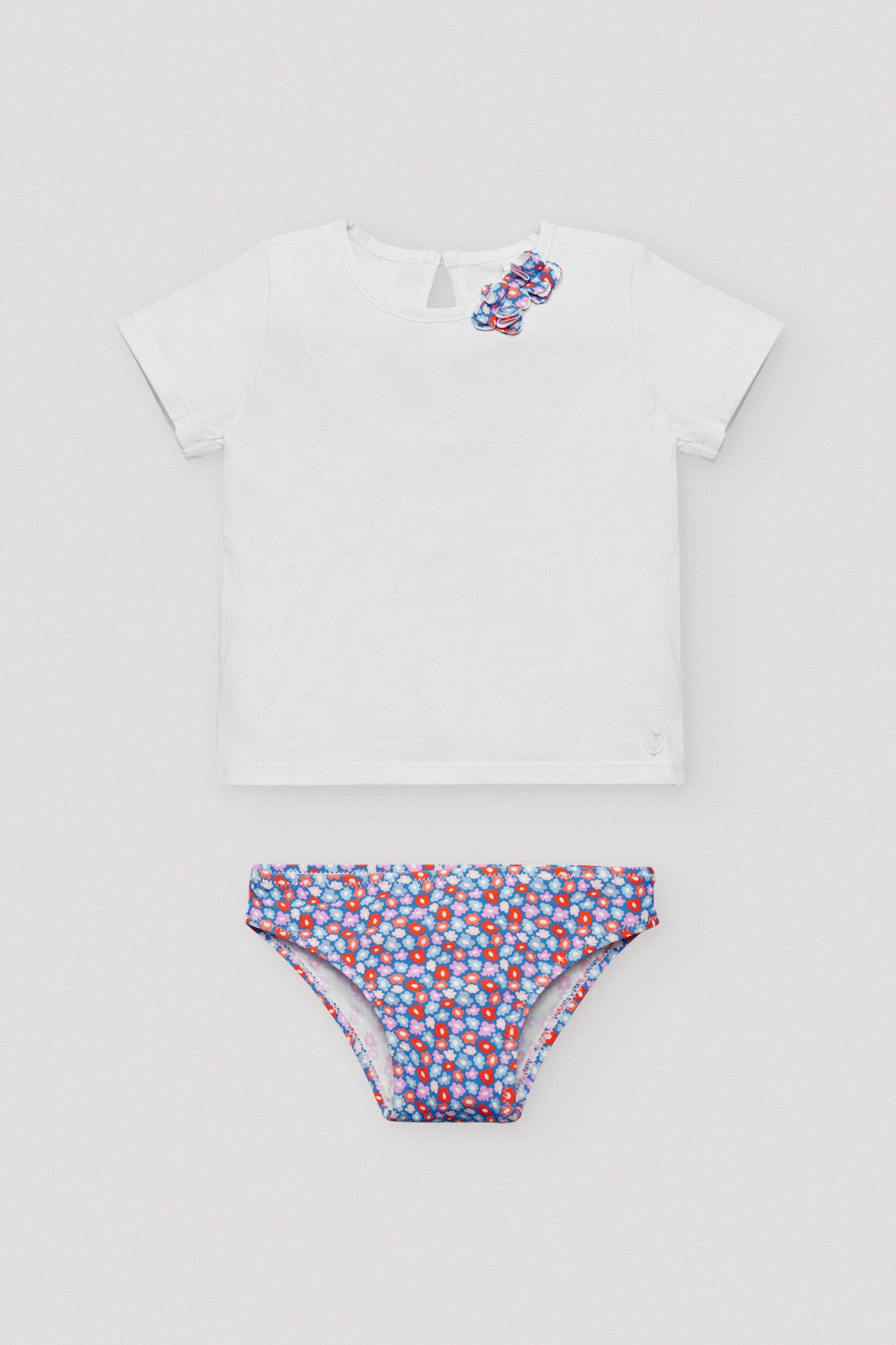 97077-1-set-camiseta-baguita-estampado-flores-nina-ysabel-mora-multicolor