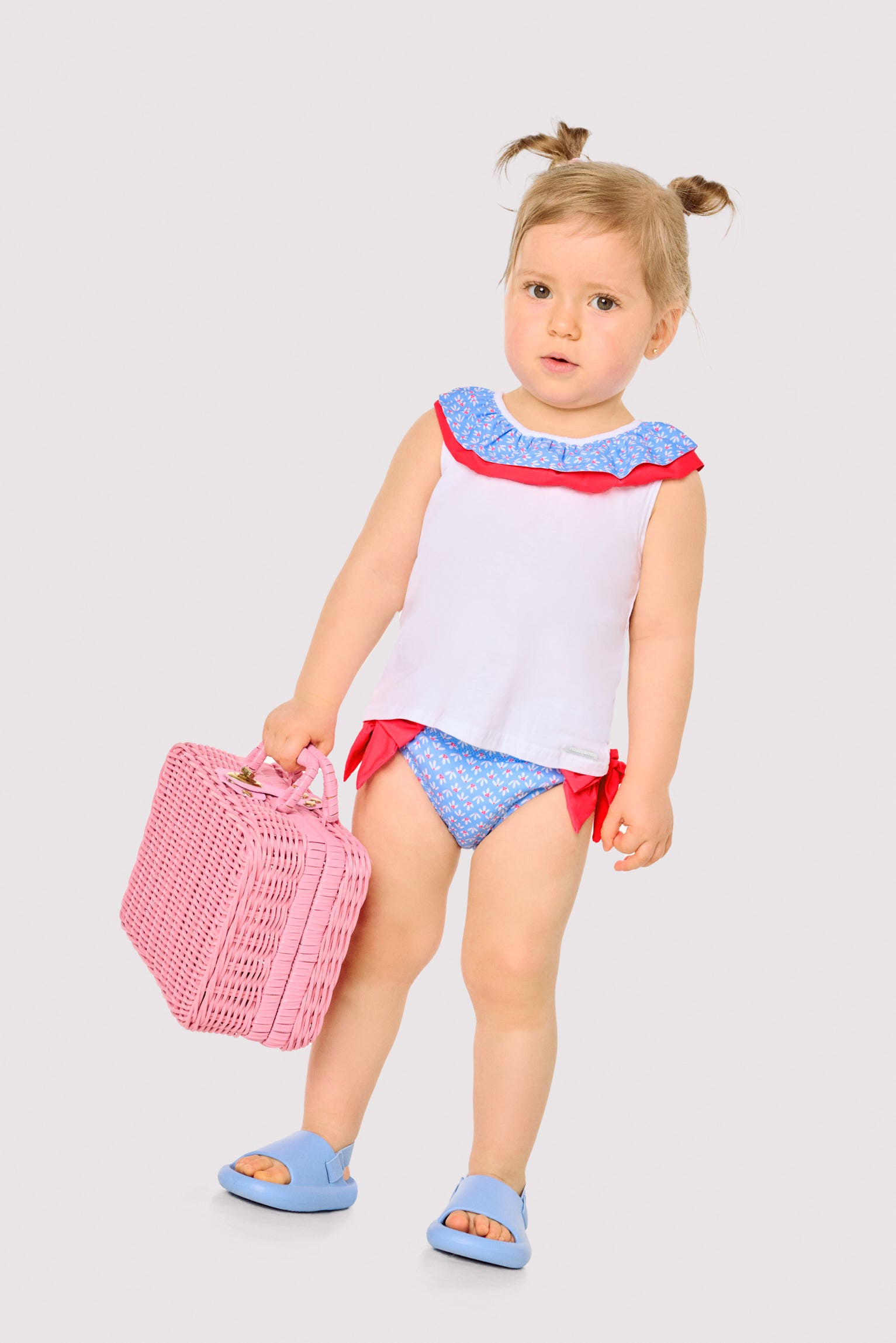 Conjunto bebé camiseta y braguita detalles volantes y lazos estampado flores - Ysabel Mora