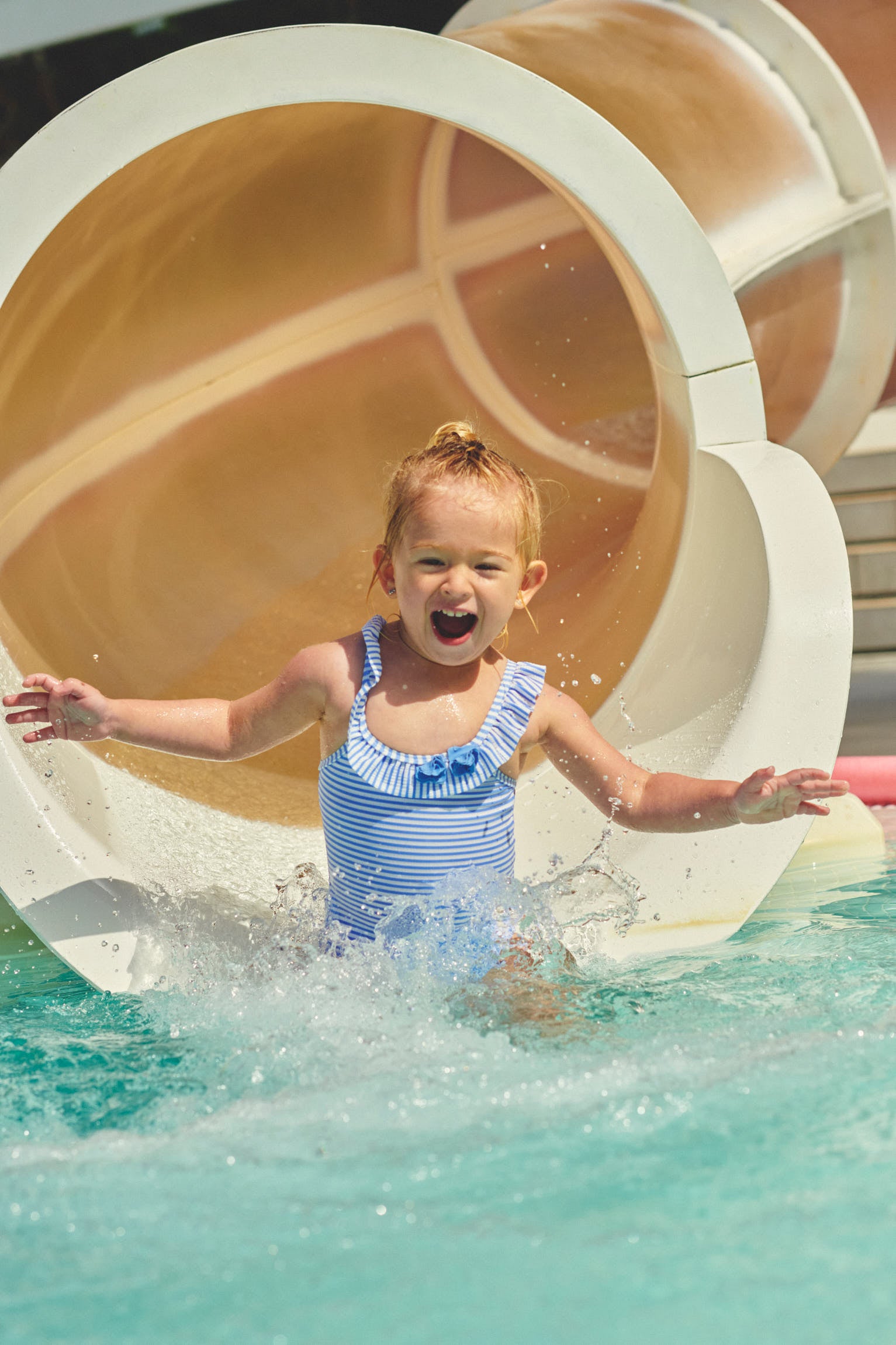 Bañador bebé rayas azules con textura detalle flores