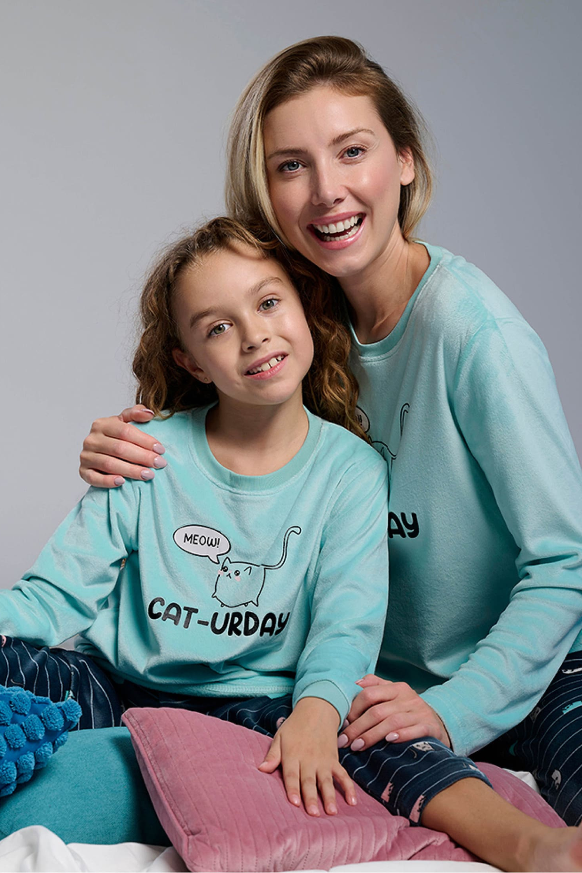 Pijama largo niña terciopelo cat-urday estampado rayas