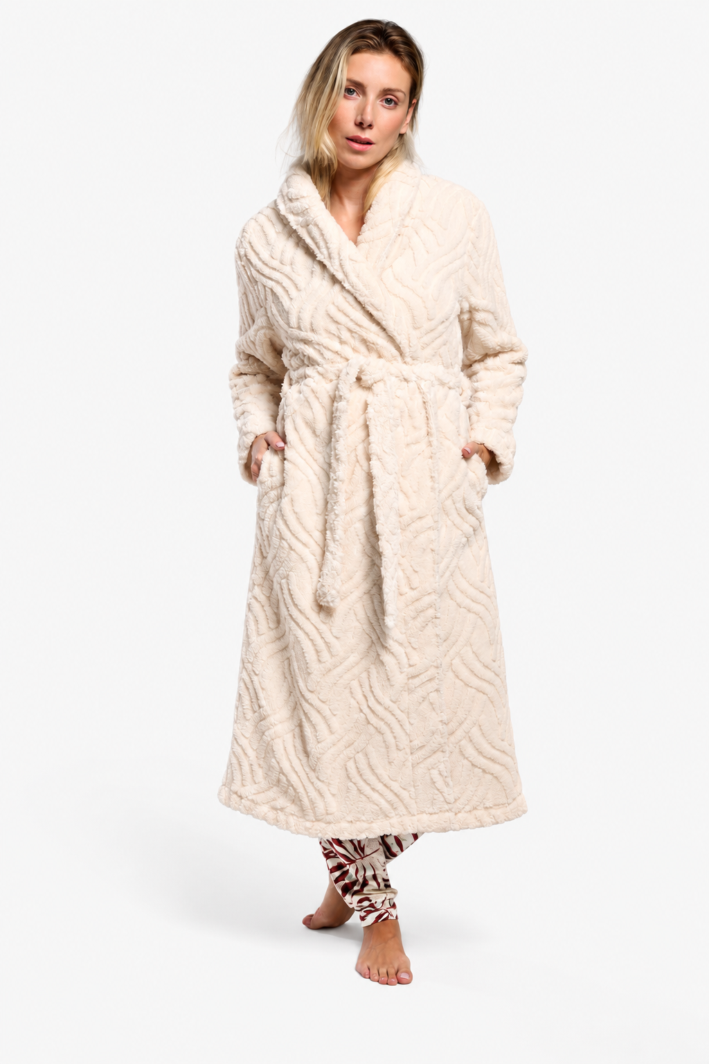 Bata larga polar borreguito mujer blanca con textura marfil