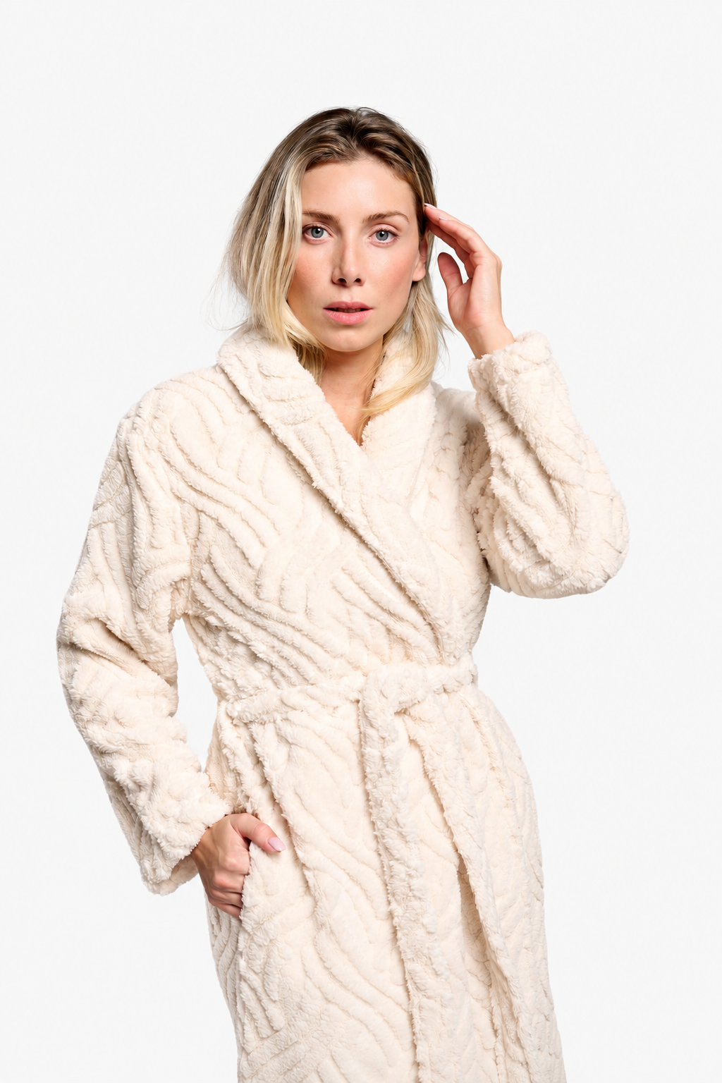 Bata larga polar borreguito mujer blanca con textura marfil
