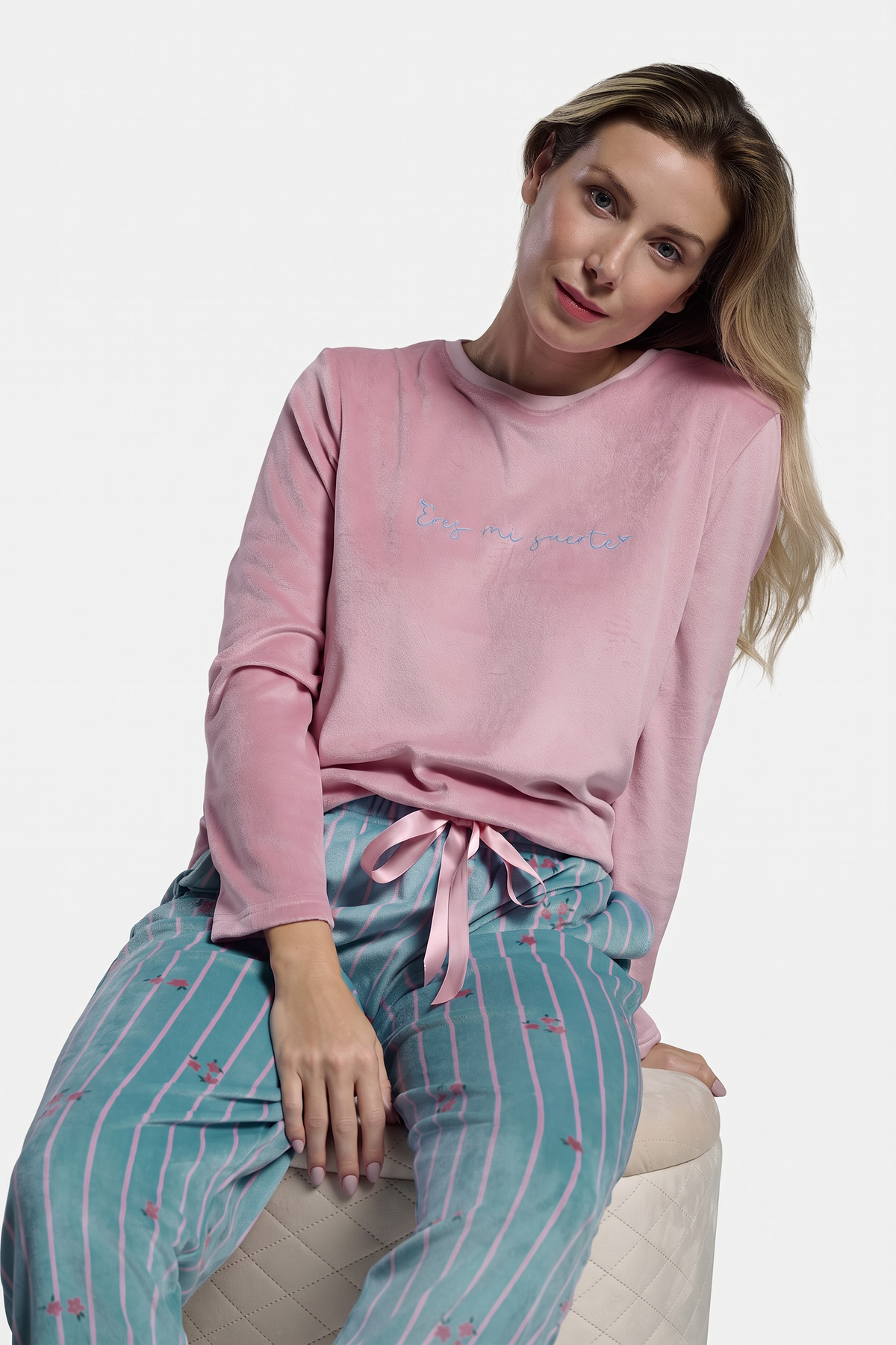 Pijama largo de terciopelo mujer camiseta rosa y pantalón estampado