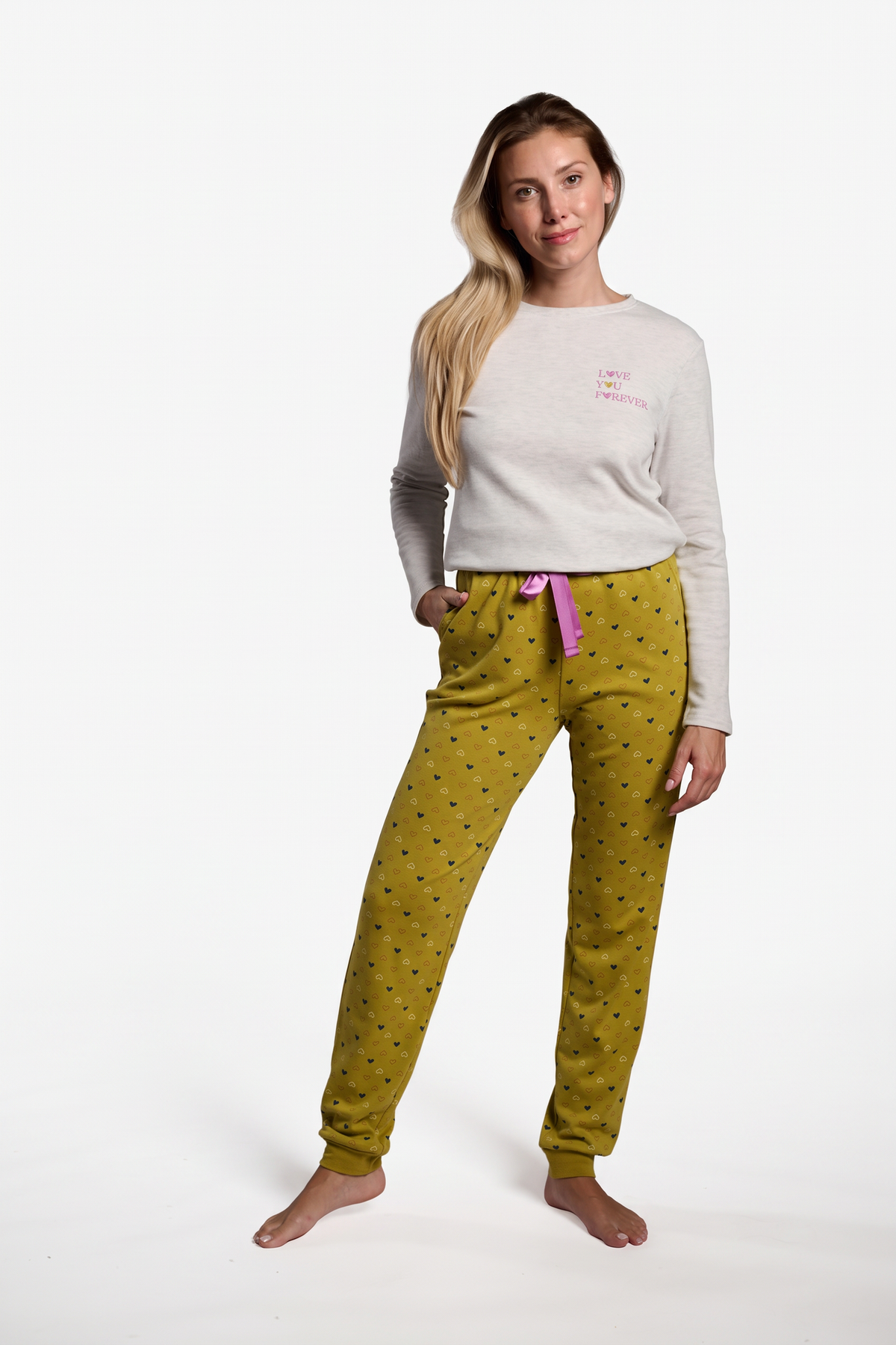Pijama largo afelpado mujer estampado corazones