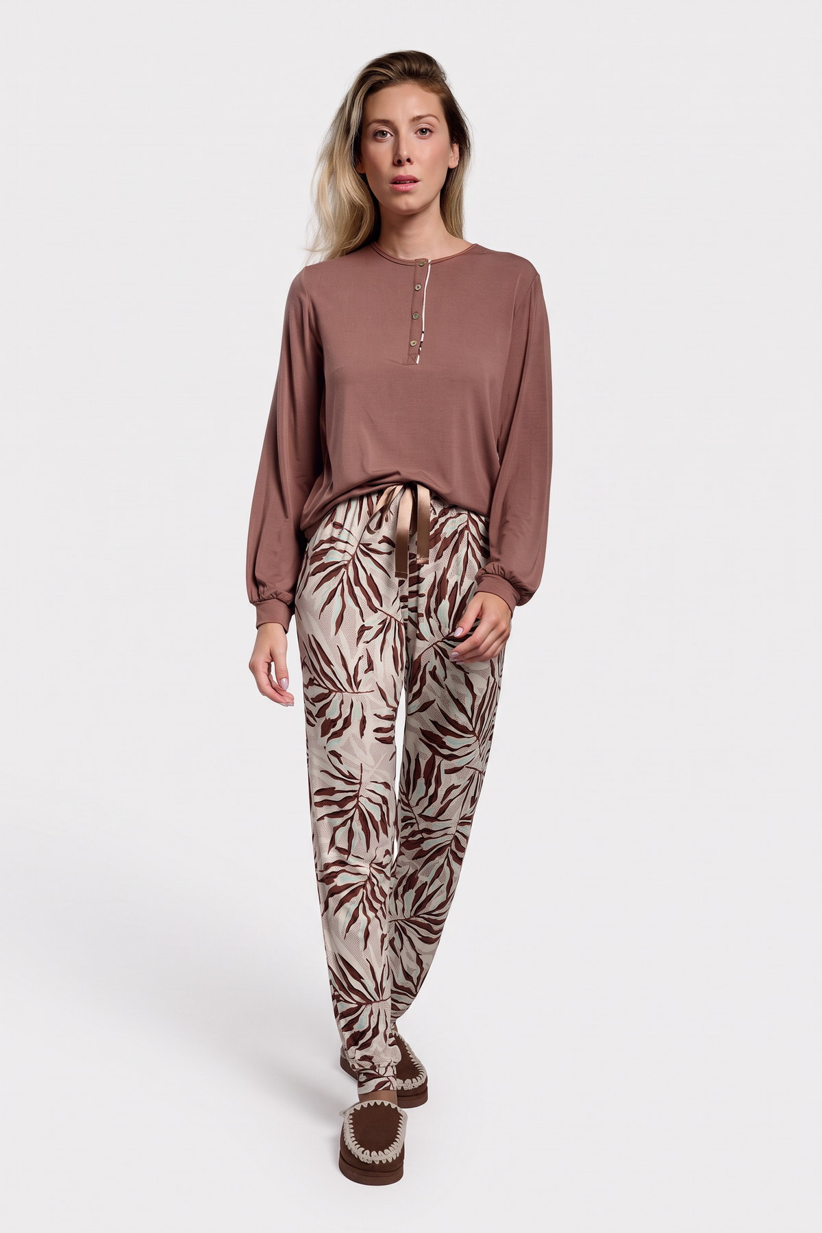 Pijama largo ligero mujer estampado tropical