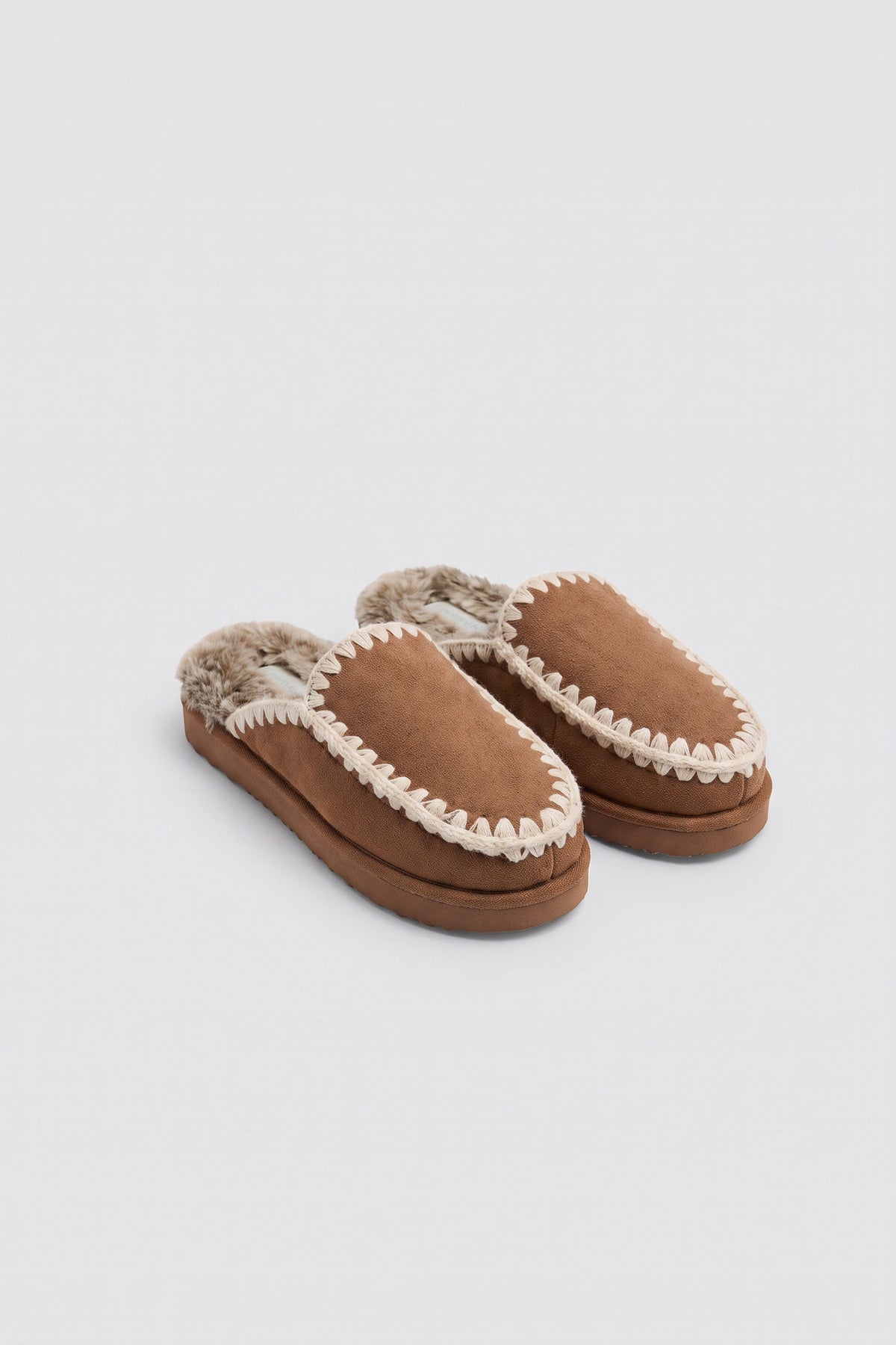 Zapatillas de casa estilo mocasín camel