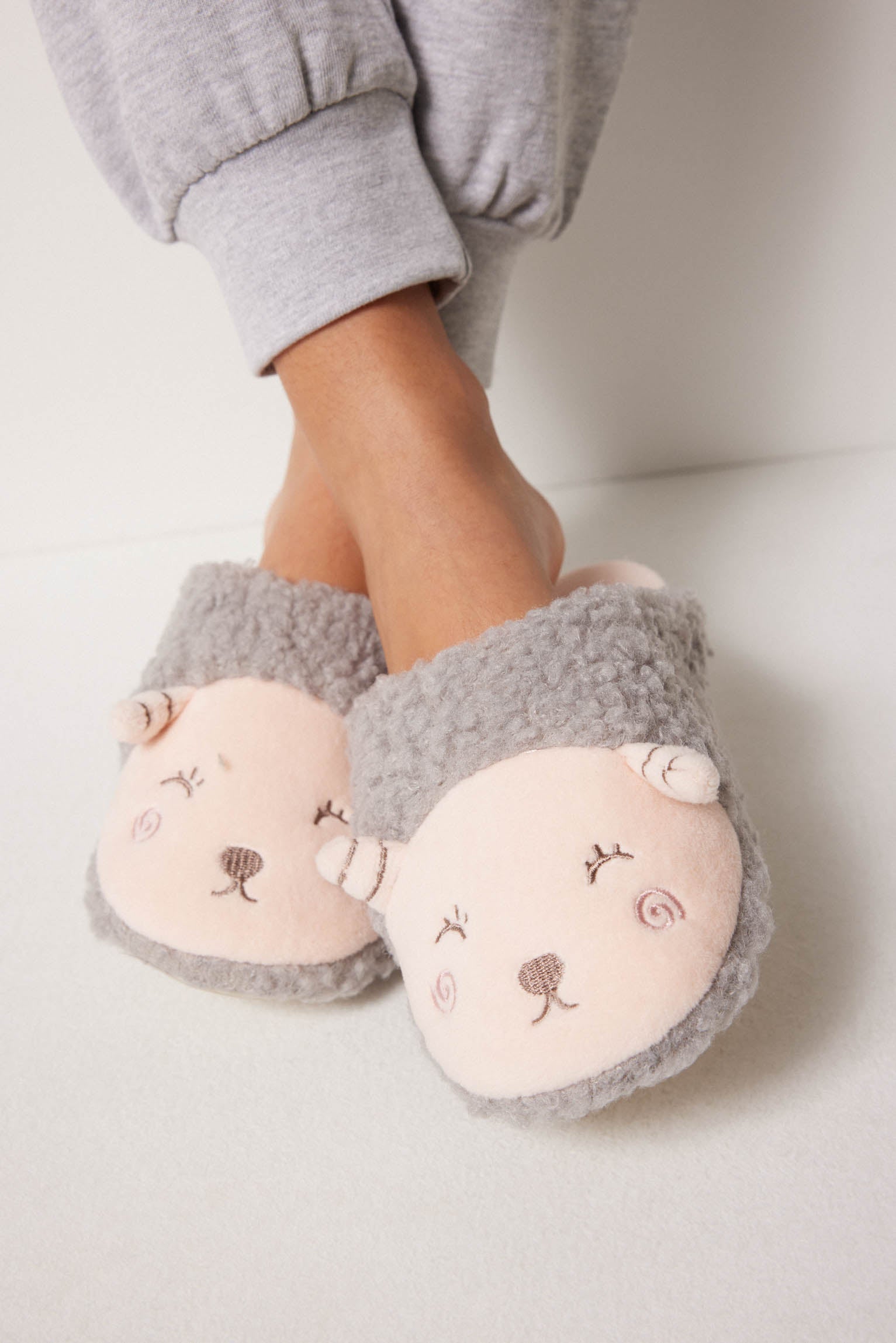 Zapatillas de casa pelo rizado - Ysabel Mora