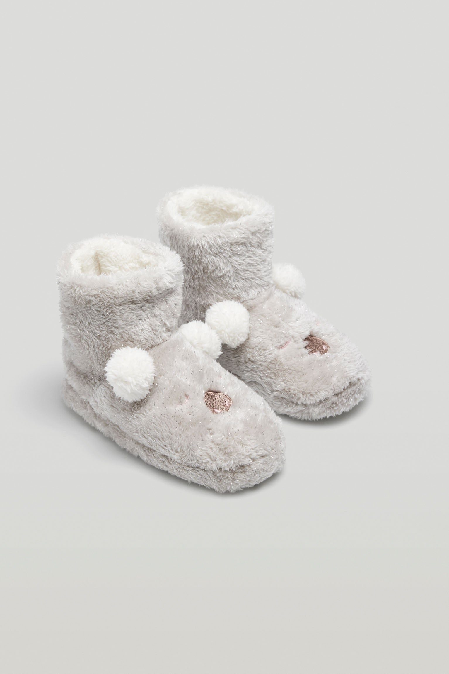 Botas de casa pelo pompones - Ysabel Mora