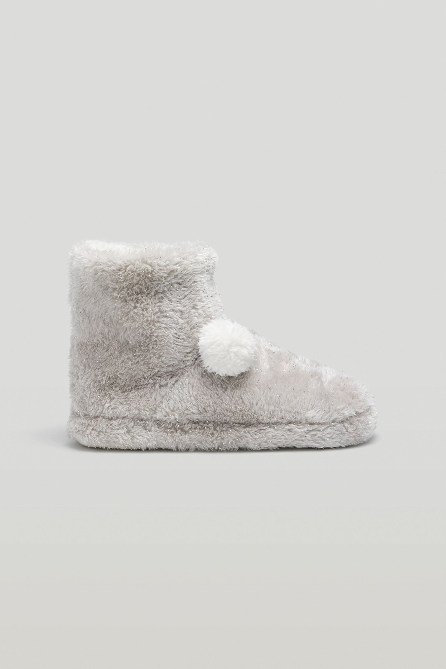 Botas de casa pelo pompones - Ysabel Mora