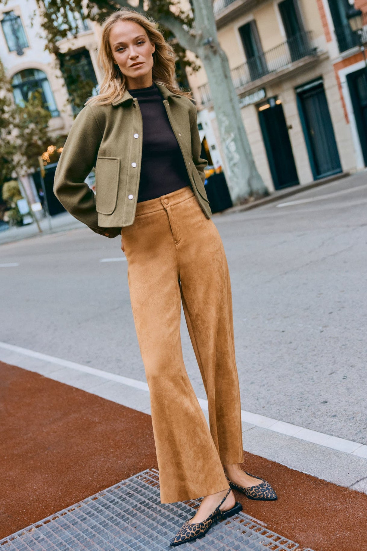 Pantalón ancho efecto ante camel