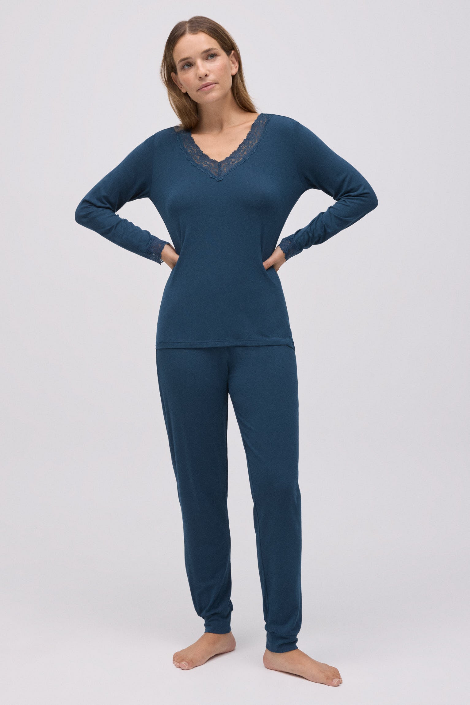 10766-1-pijama-largo-extra-suave-de-modal-jogger-marino