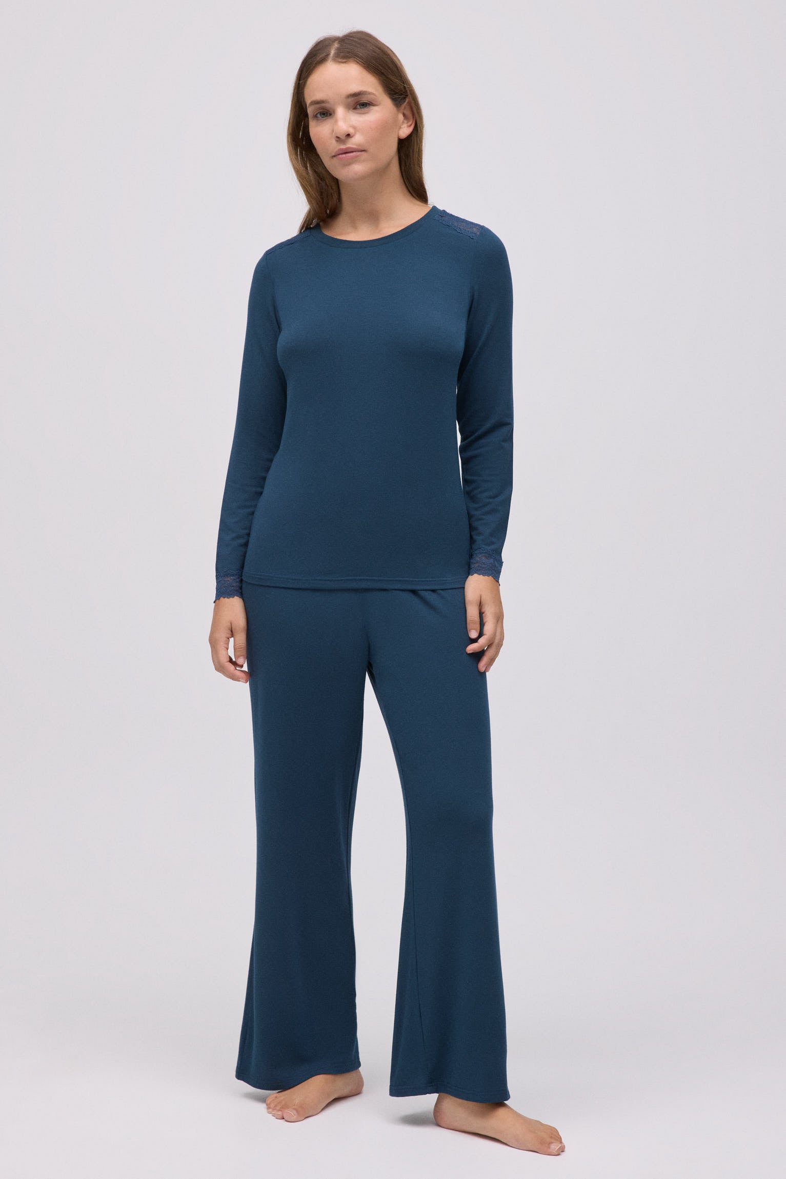 10767-1-pijama-largo-extra-suave-de-modal-ancho-marino