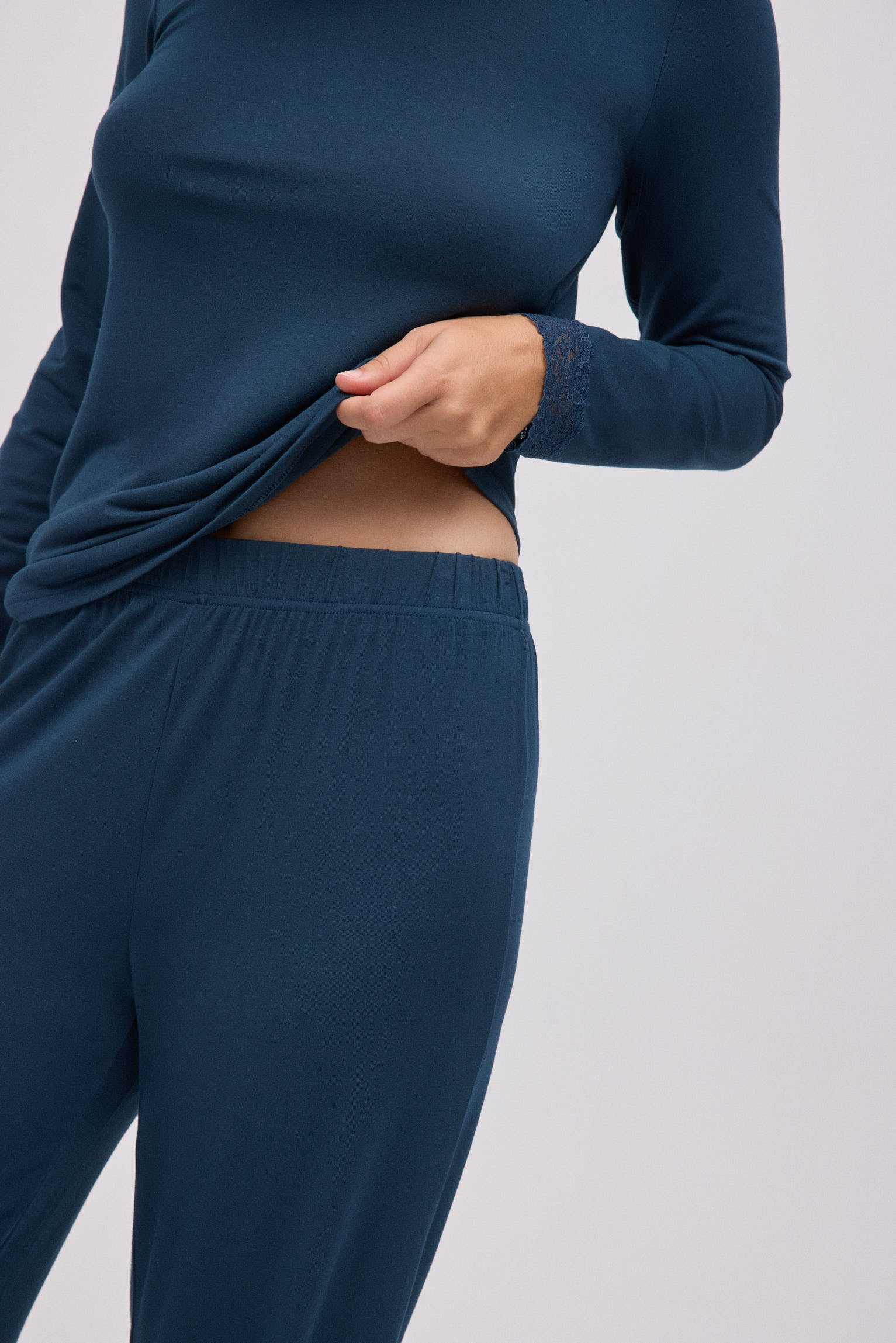 10767-3-pijama-largo-extra-suave-de-modal-ancho-marino