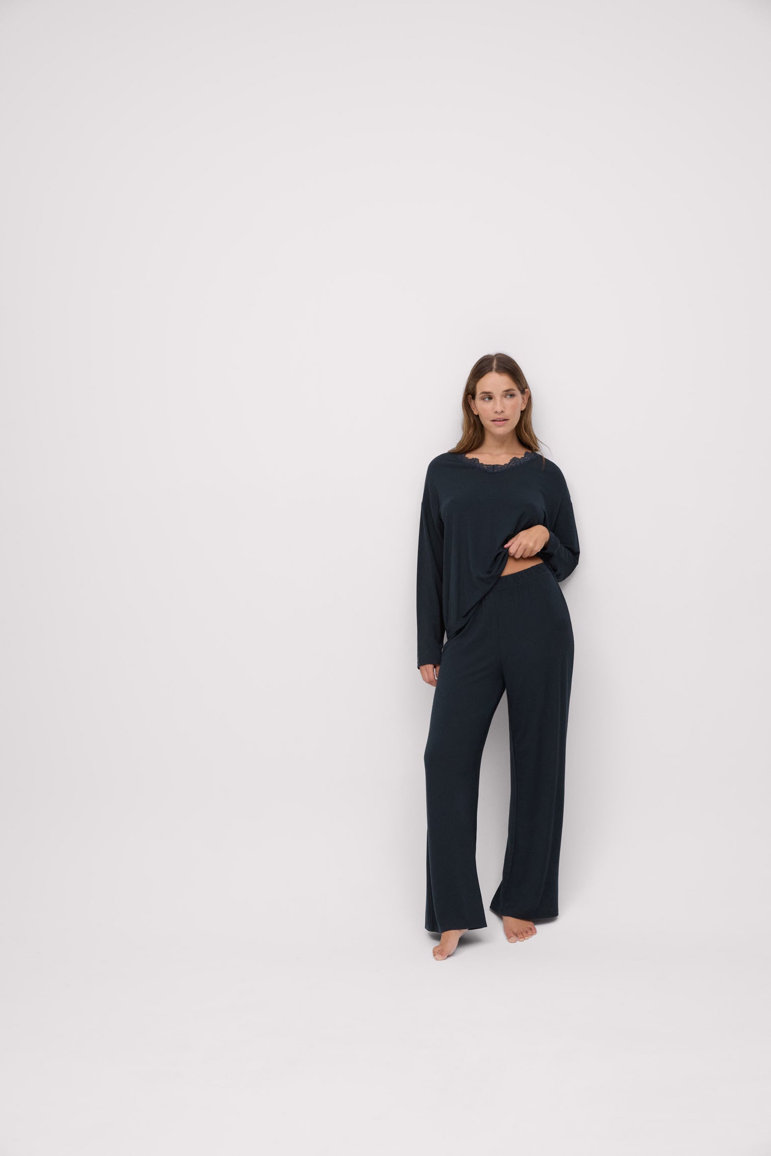 Pijama largo extra suave de modal pantalón ancho negro