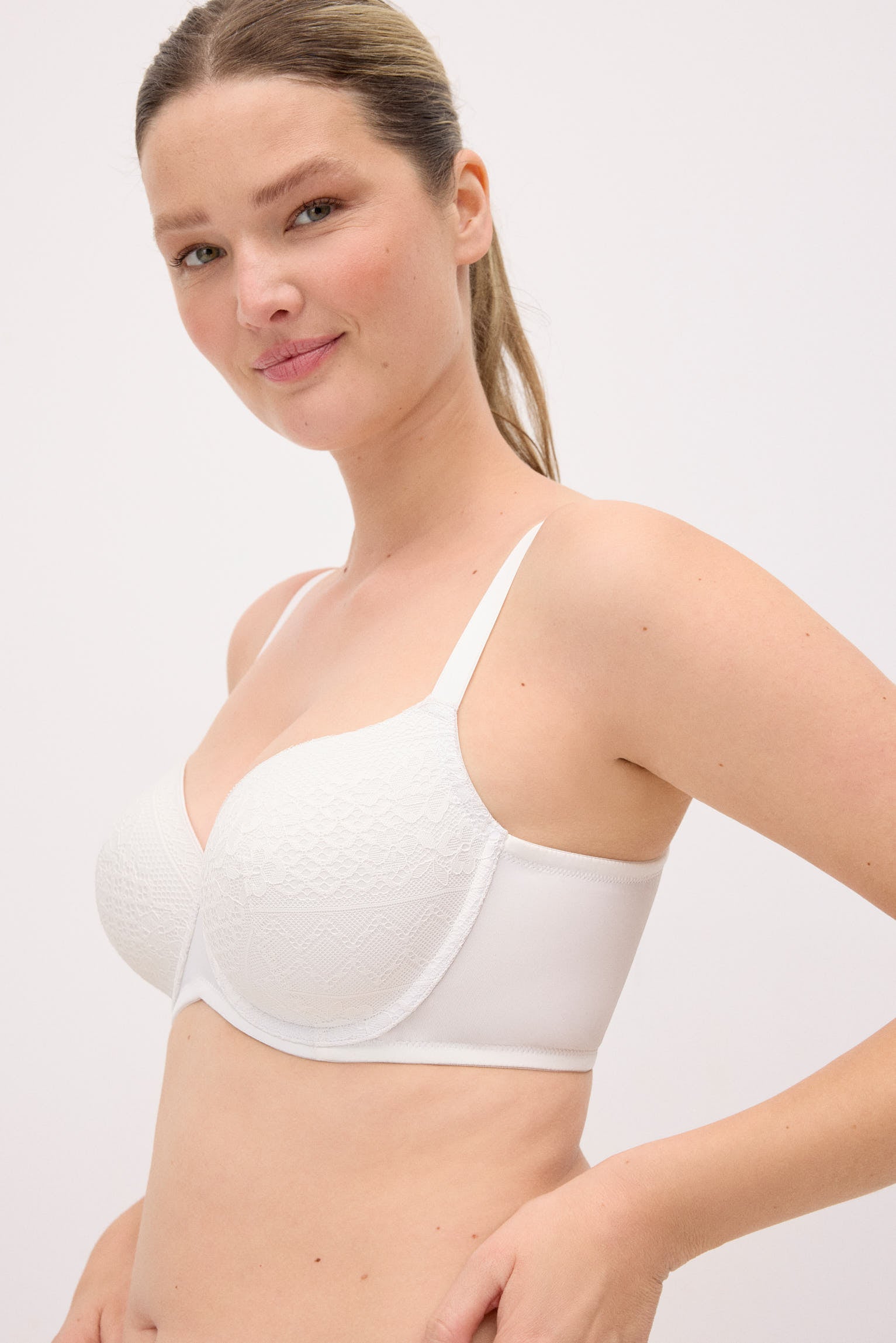 10830-3-sujetador-capacidad-con-aro-con-relleno-blanco-encaje-blanco-special-you-paula-echevarria