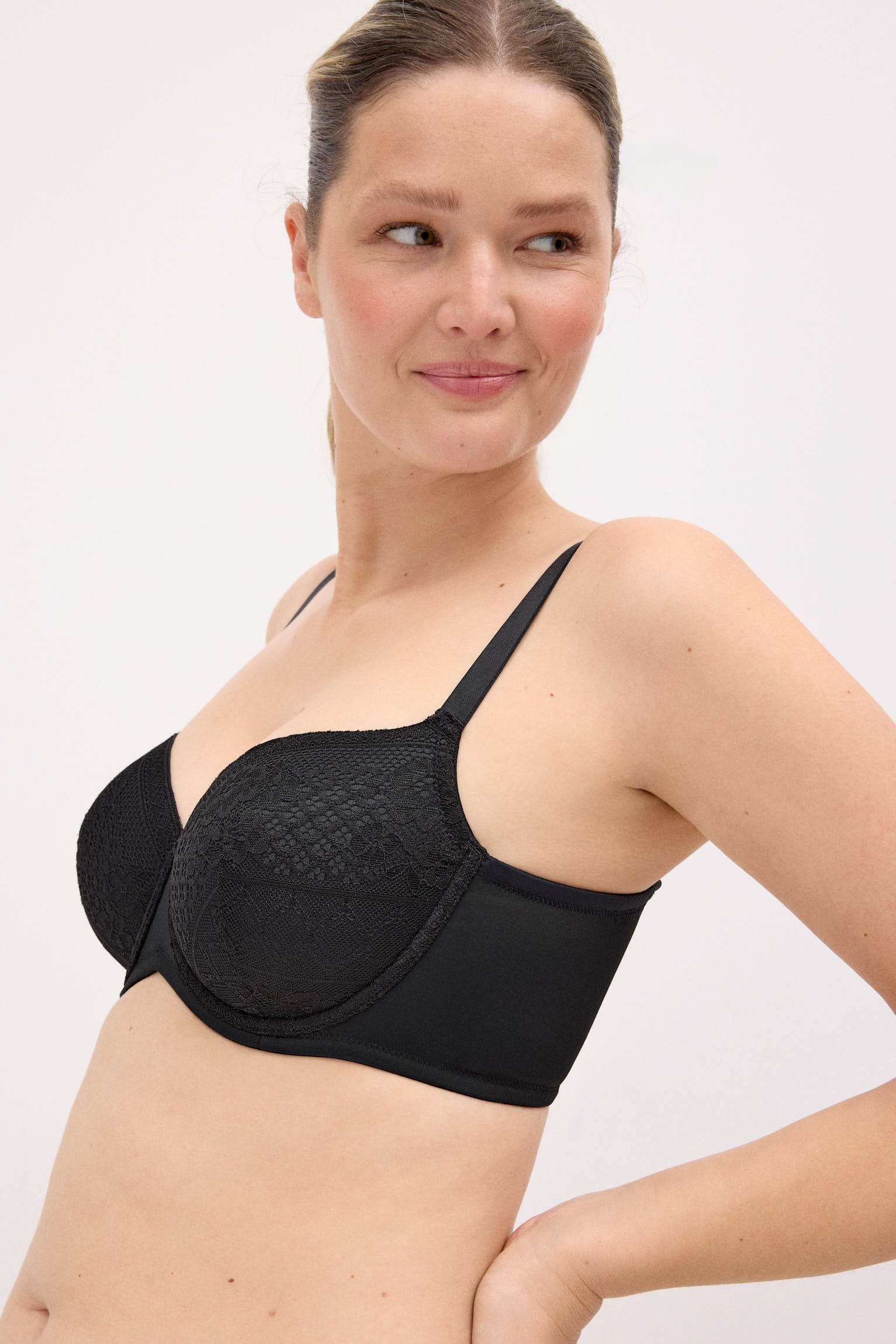 10830-4-sujetador-capacidad-con-aro-con-relleno-encaje-negro-special-you-paula-echevarria