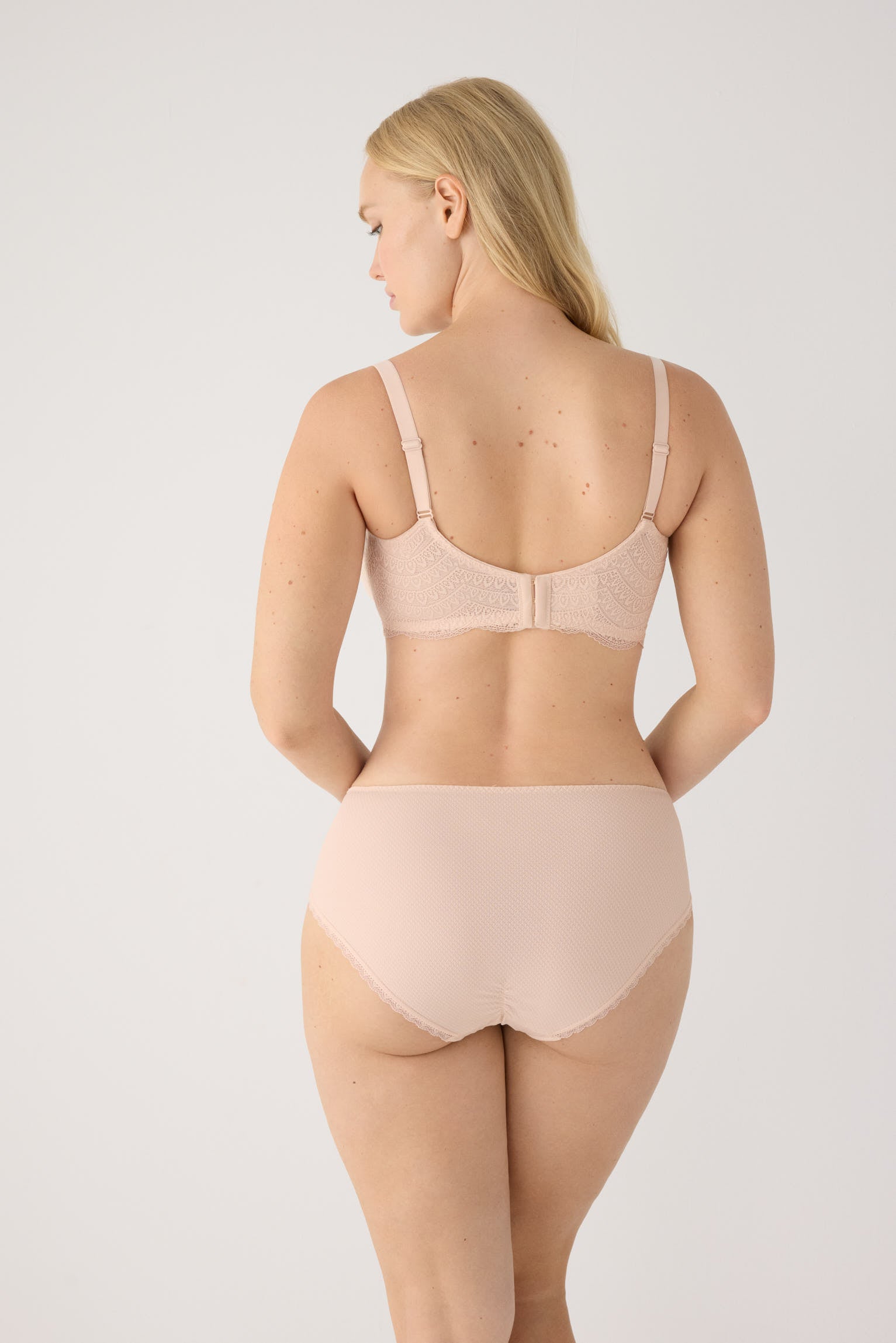 Braga midi encaje nude | Paula Echevarria