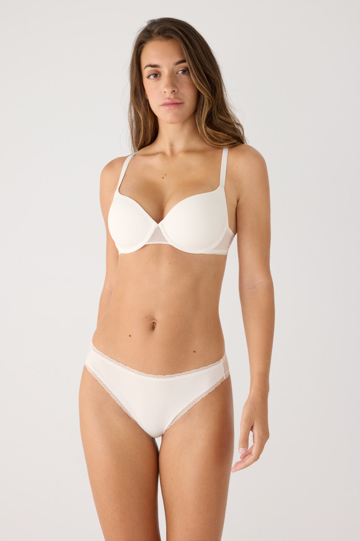 Conjunto sujetador con aro con relleno y braga mini textura marfil
