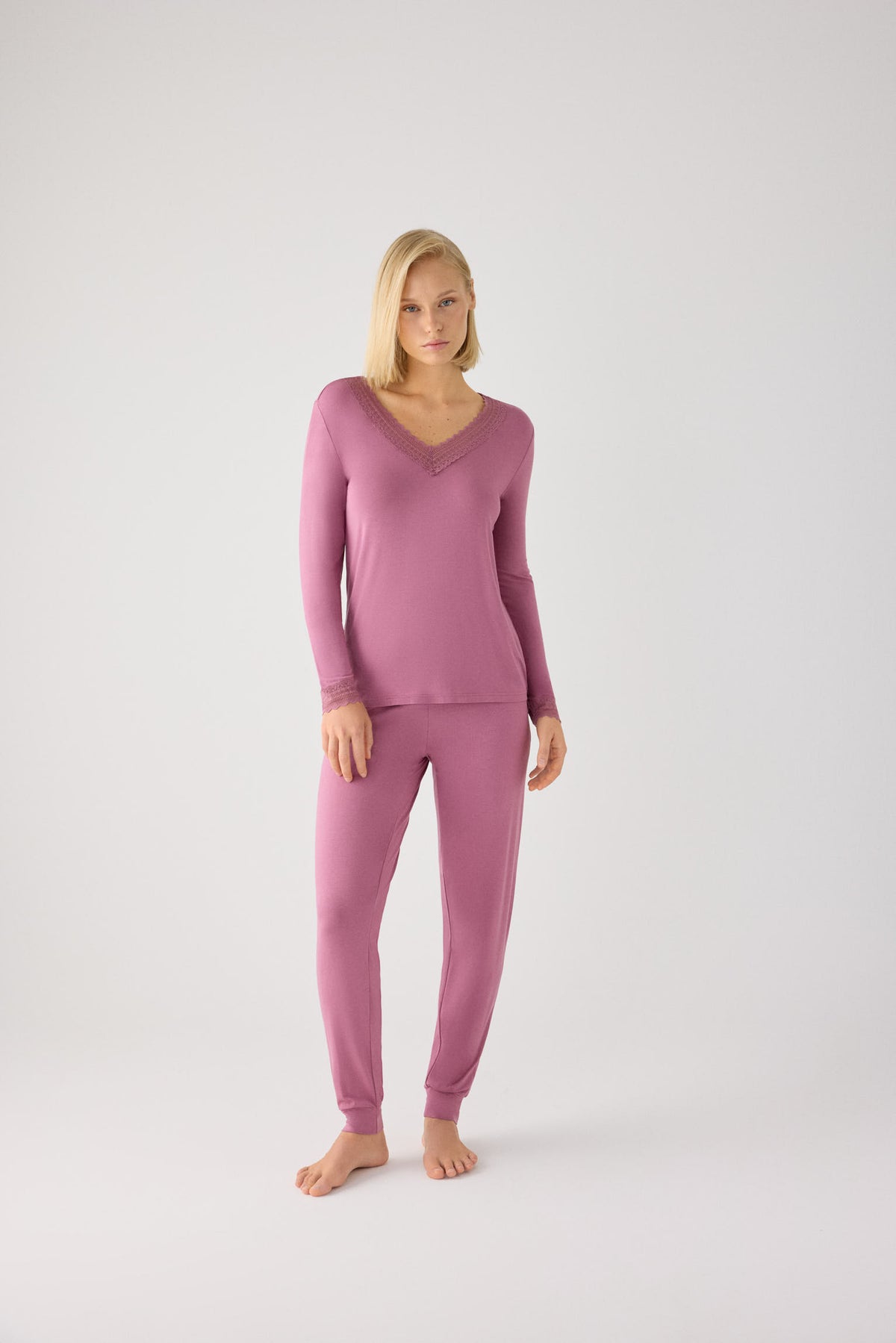 Pijama largo de mujer ligero y suave con pantalón jogger rosa