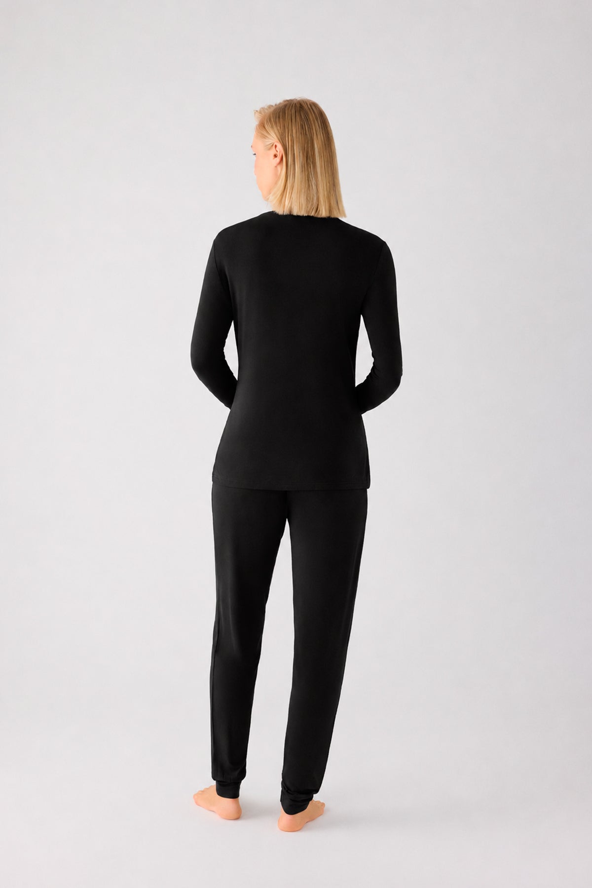 Pijama largo de mujer ligero y suave con pantalón jogger negro