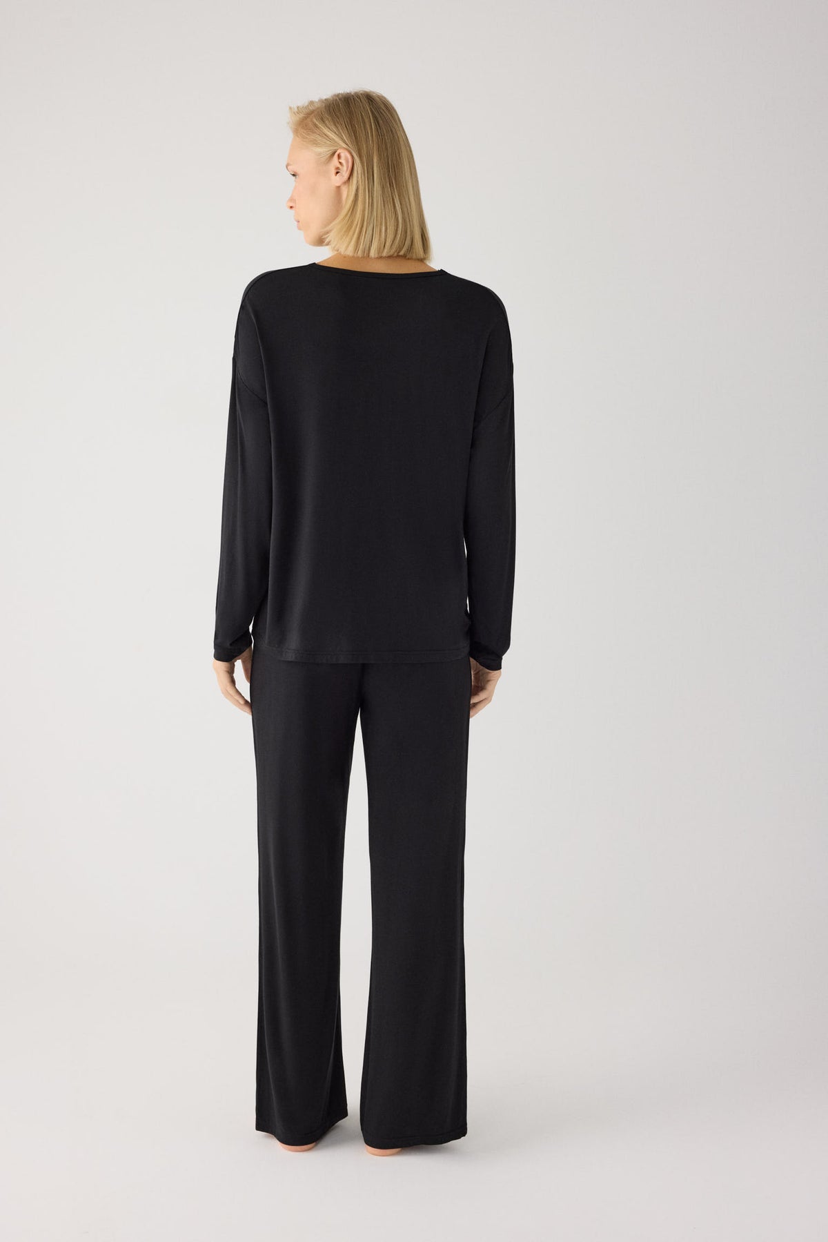 Pijama largo de mujer ligero y suave con pantalón ancho negro