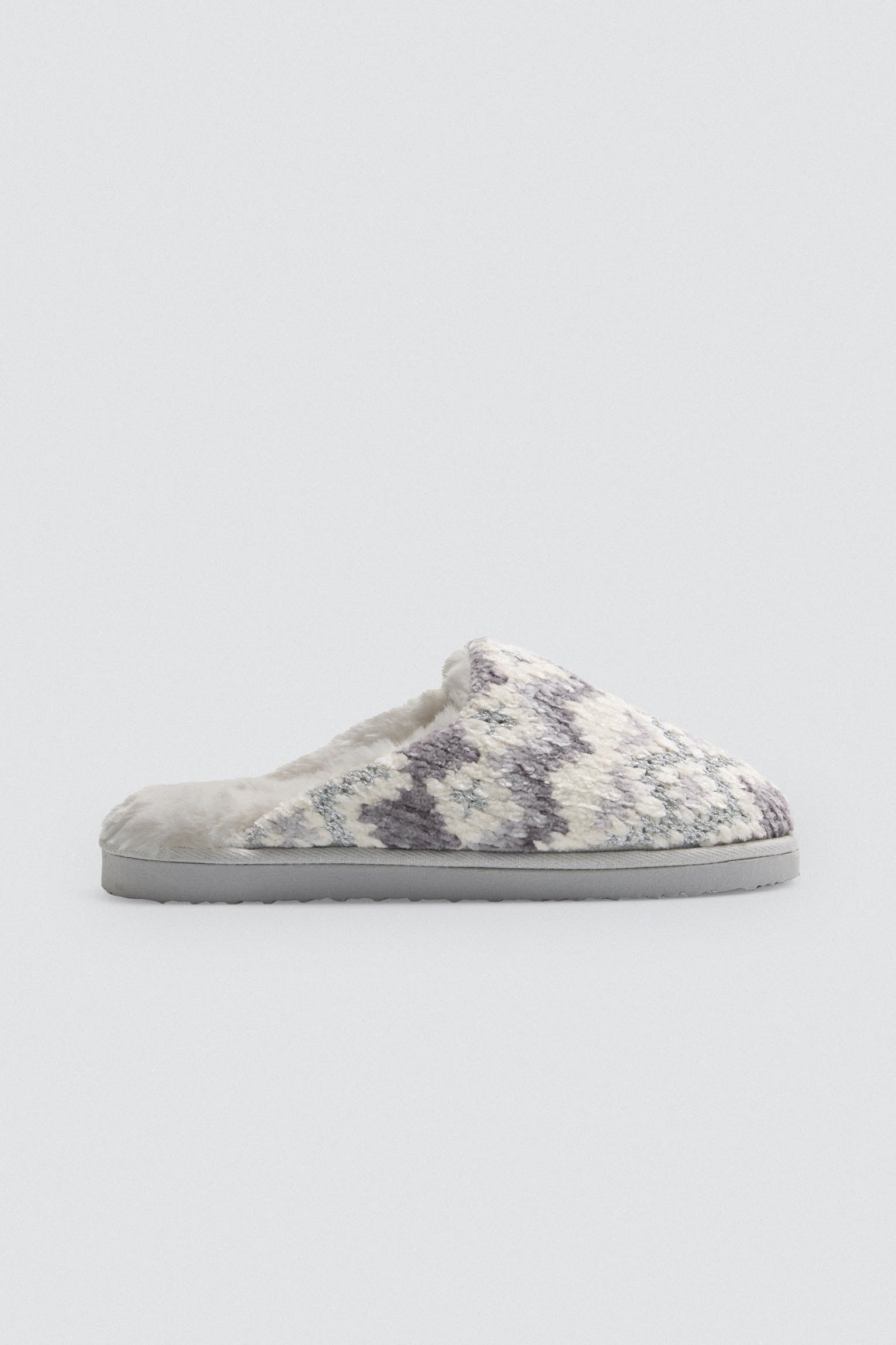 14146-1-zapatillas-casa-estampado-etnico-gris