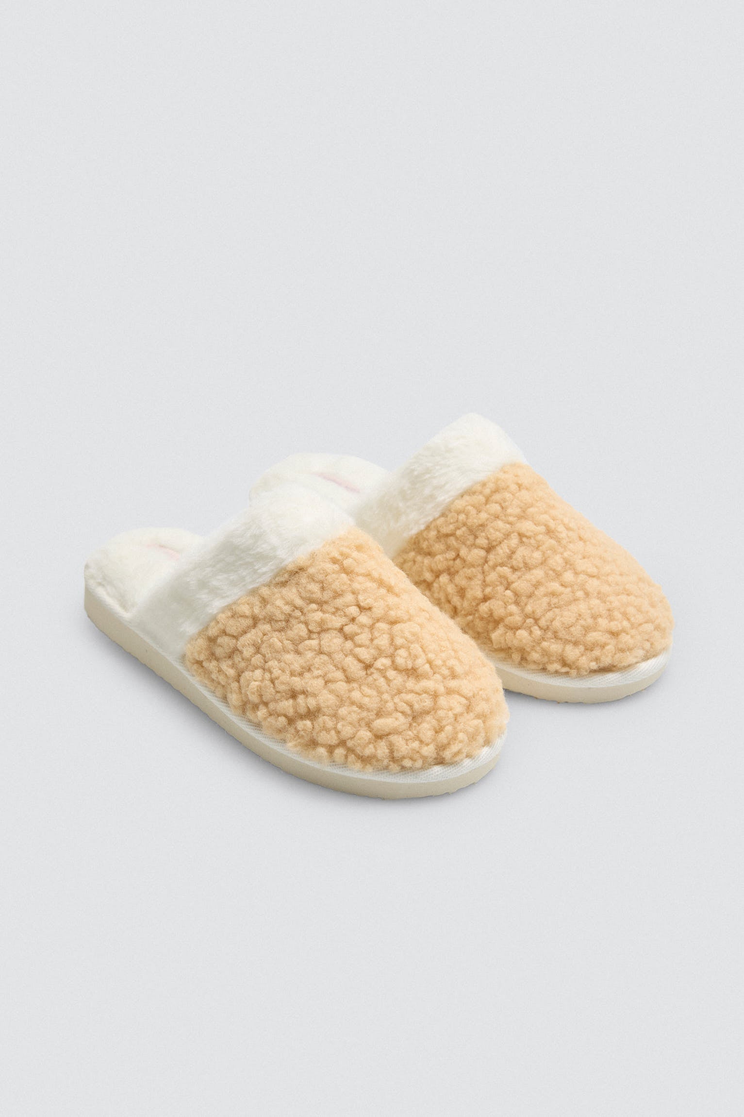 14150-5-zapatillas-de-casa-con-pelo-y-borreguito