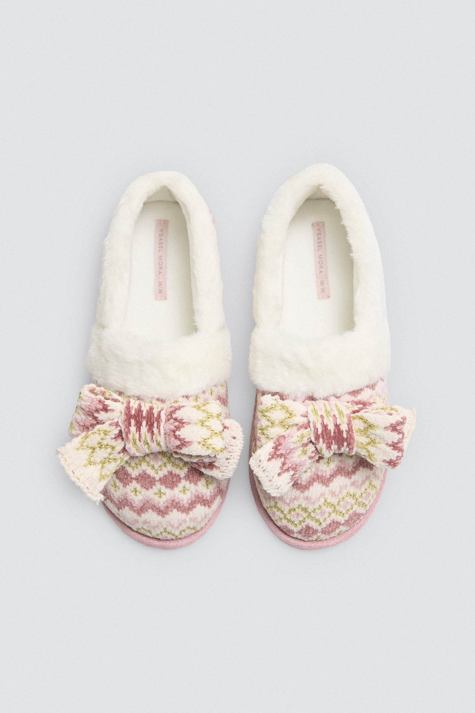 14157-3-zapatillas-cerradas-de-casa-detalle-lazo-estampado-etnico