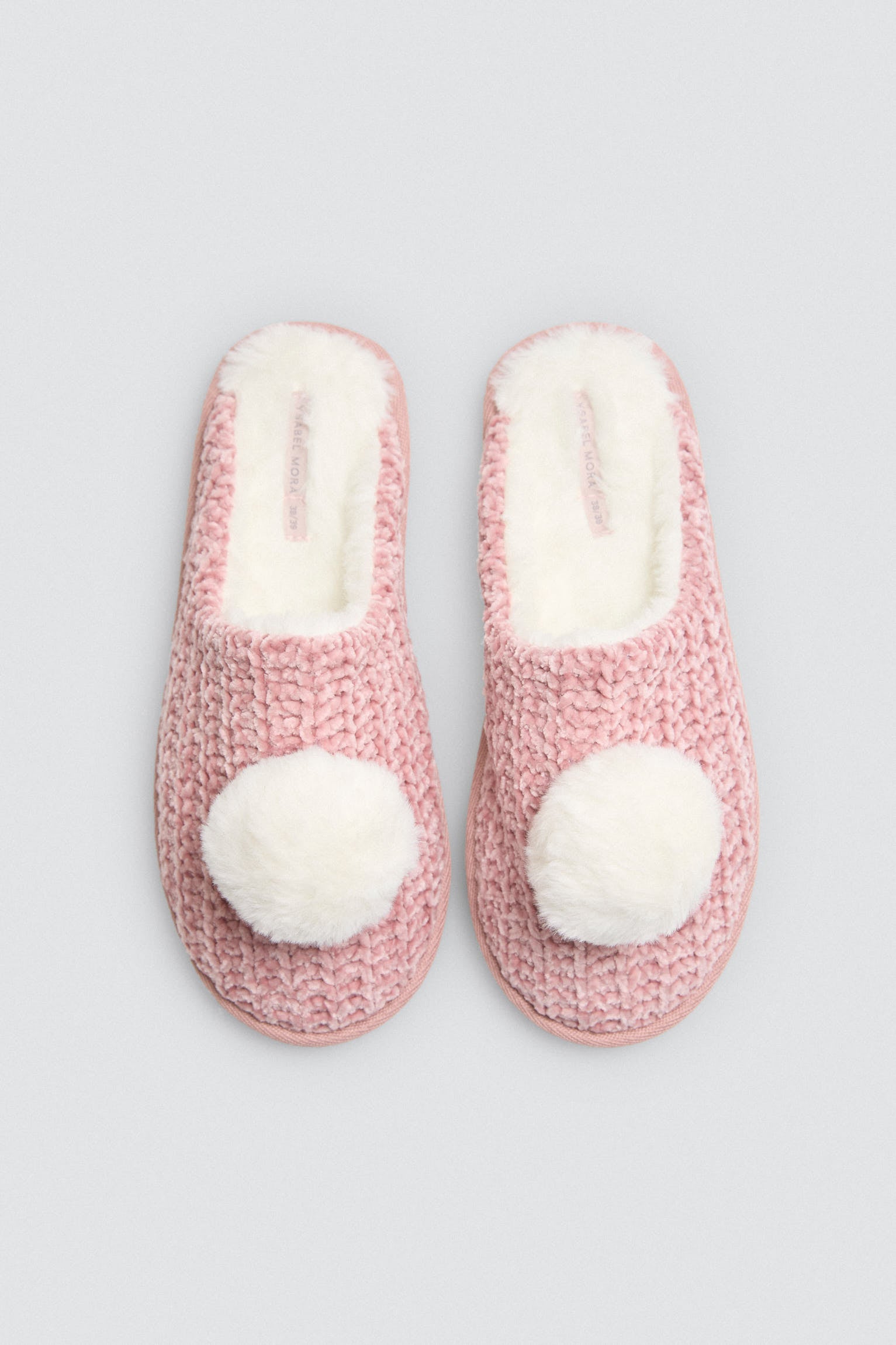 14160-3-zapatillas-de-casa-aterciopeladas-detalle-pompon