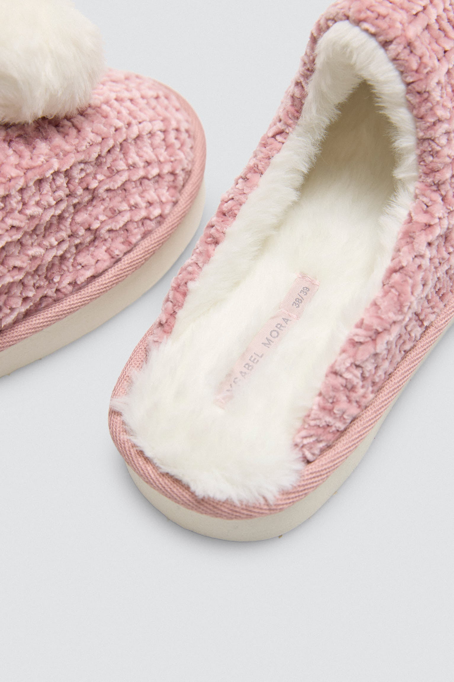 14160-4-zapatillas-de-casa-aterciopeladas-detalle-pompon