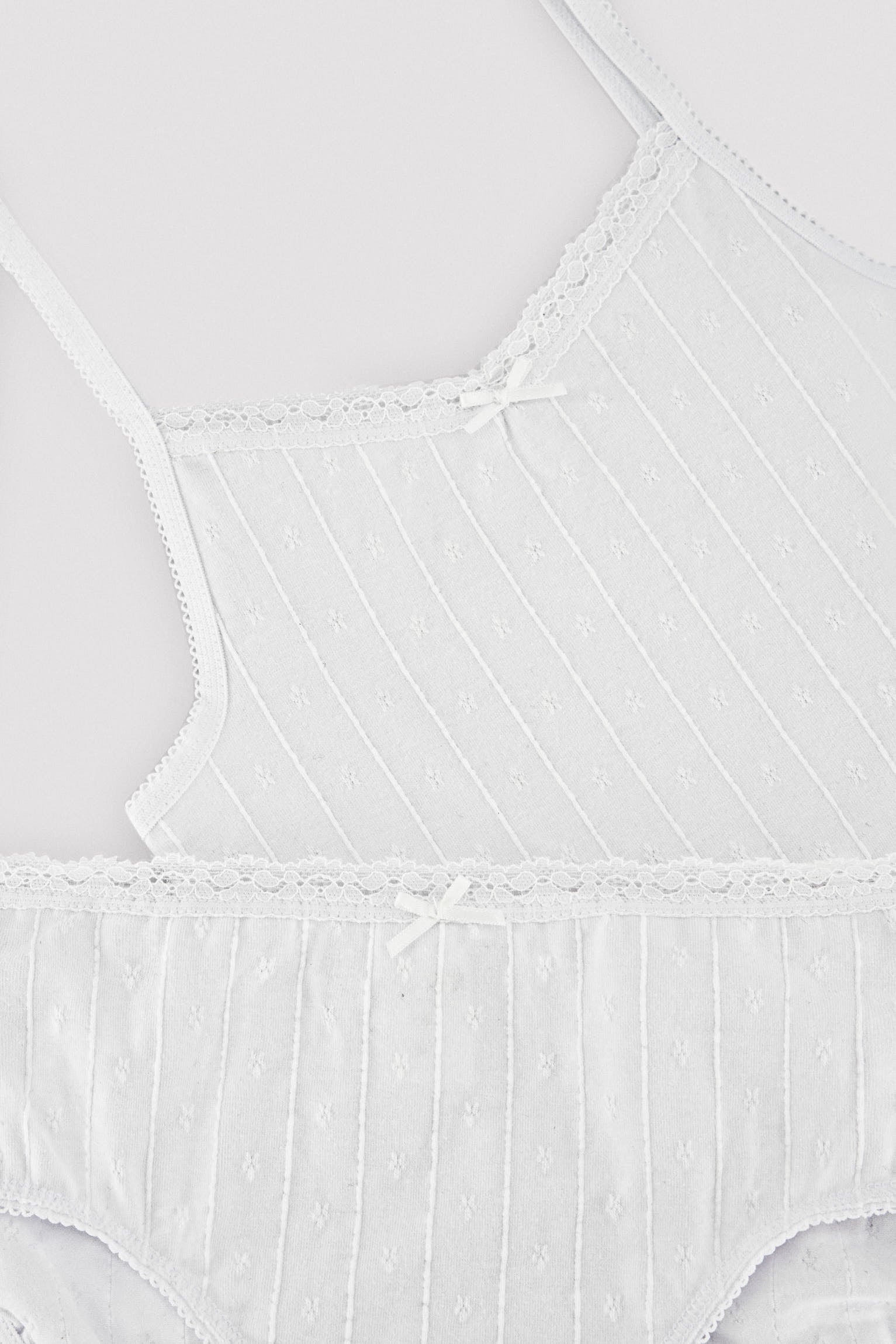 Conjunto infantil interior camiseta y braga blanco - Ysabel Mora