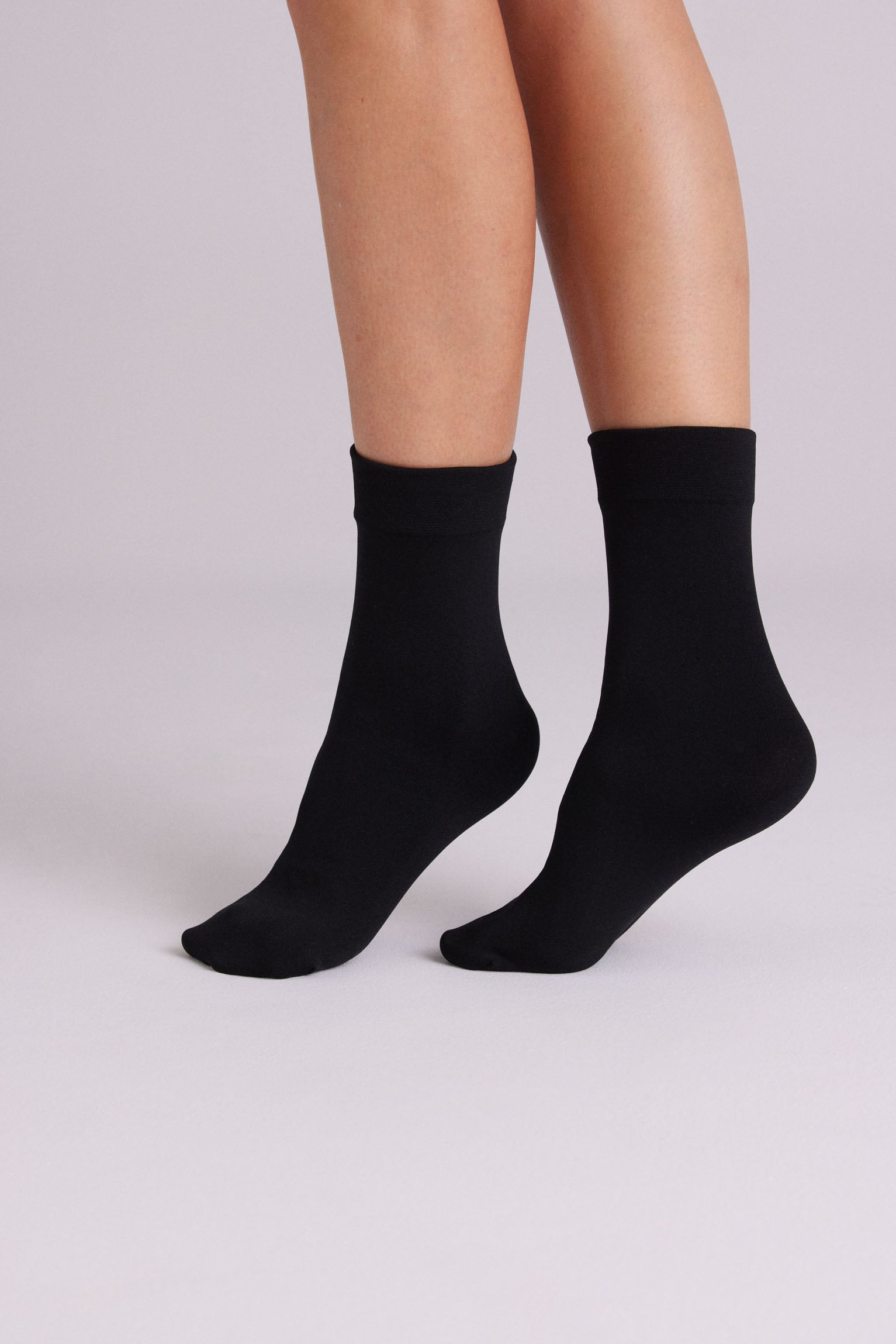 Black 140 denier thermal ankle socks